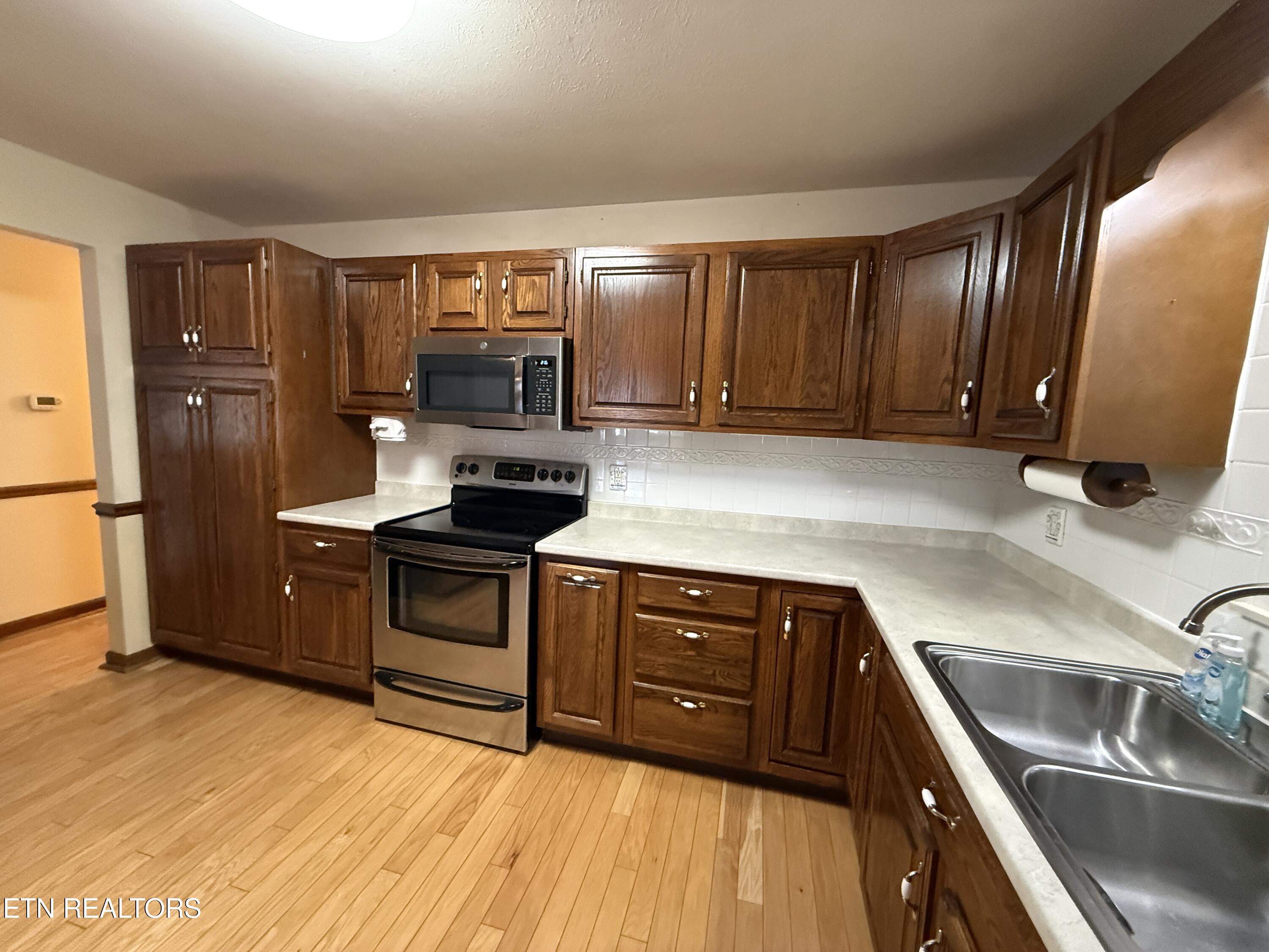 157 Ivanhoe Road Clinton TN 37716