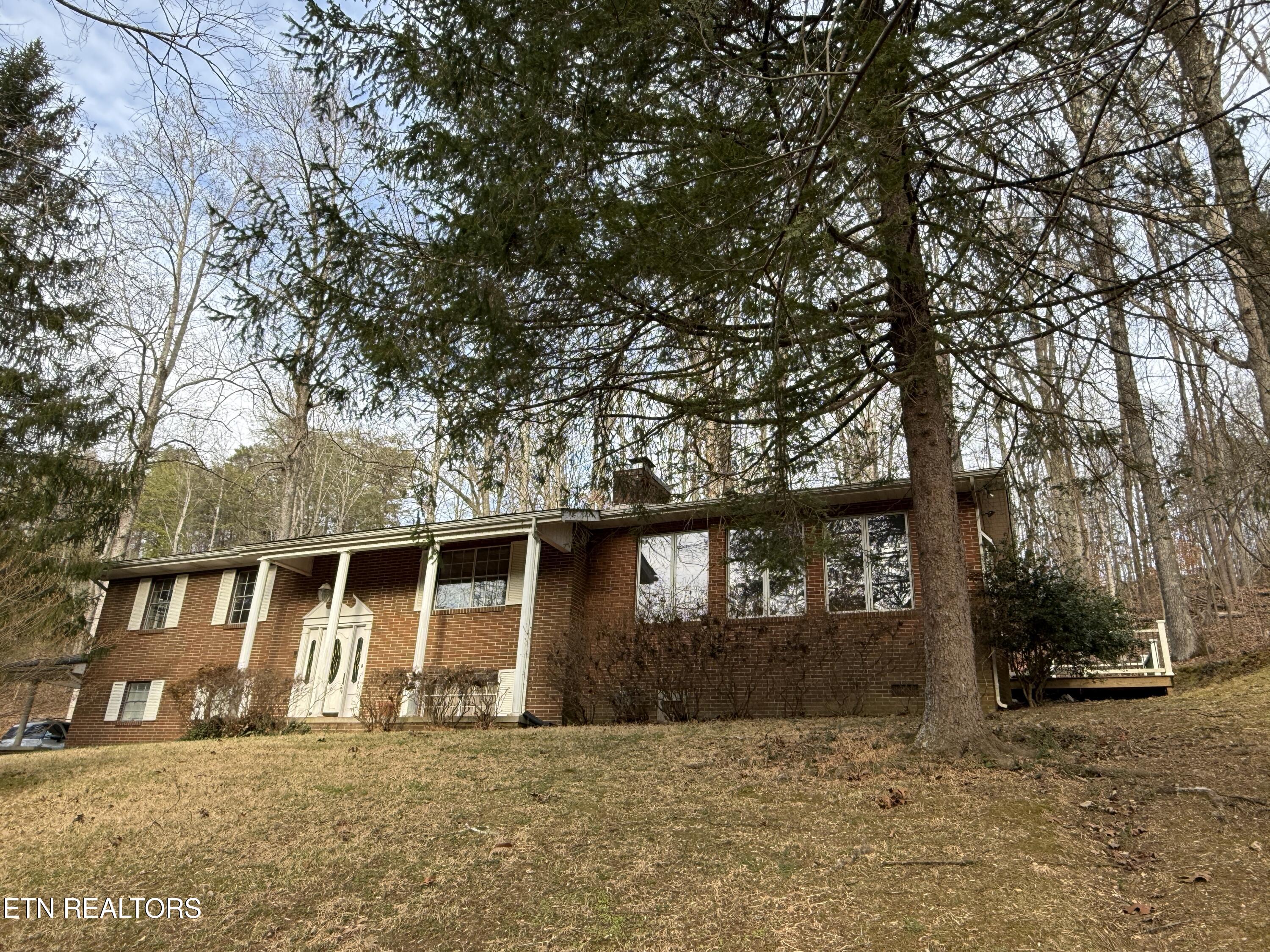 157 Ivanhoe Road Clinton TN 37716