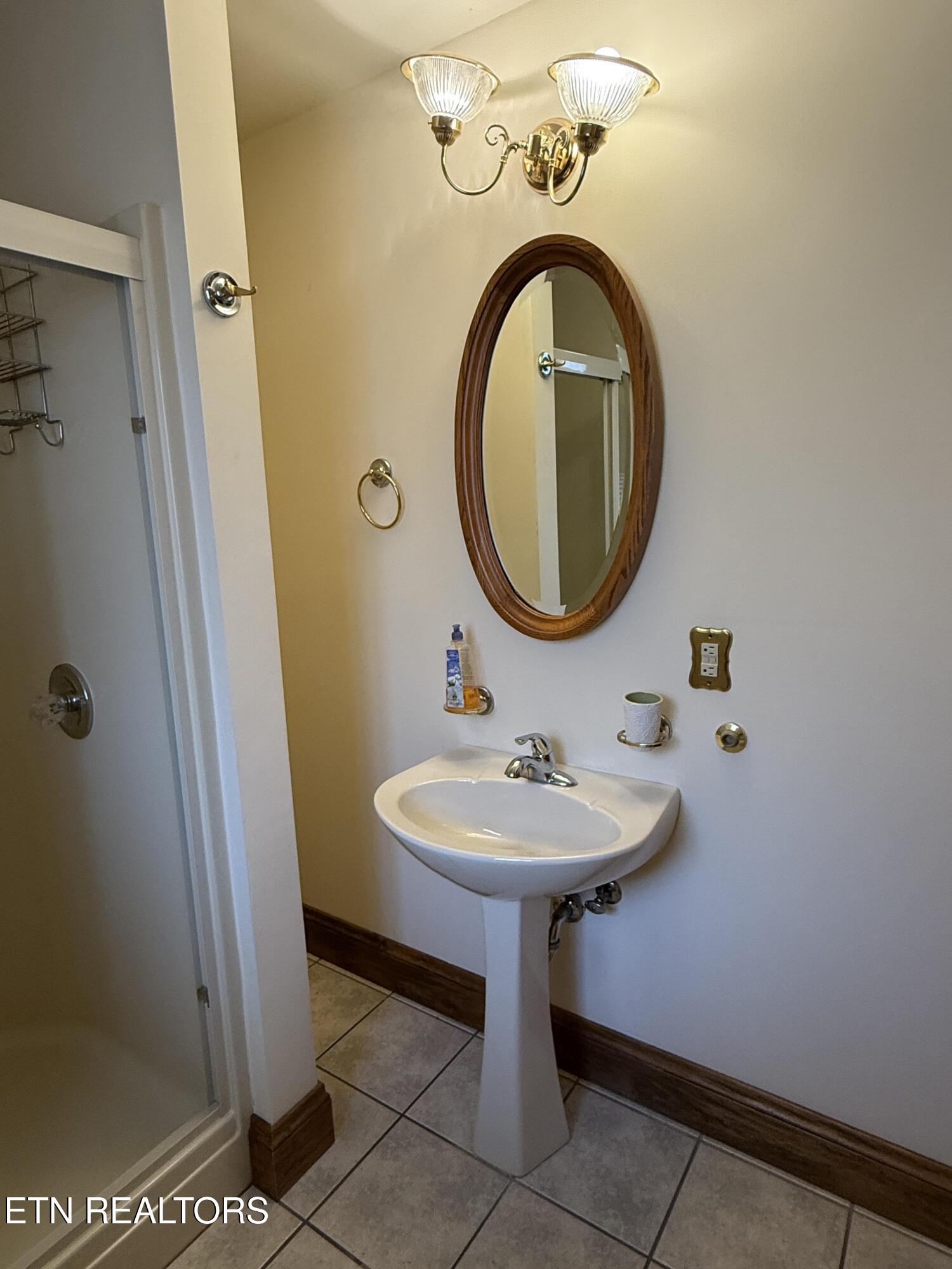157 Ivanhoe Road Clinton TN 37716