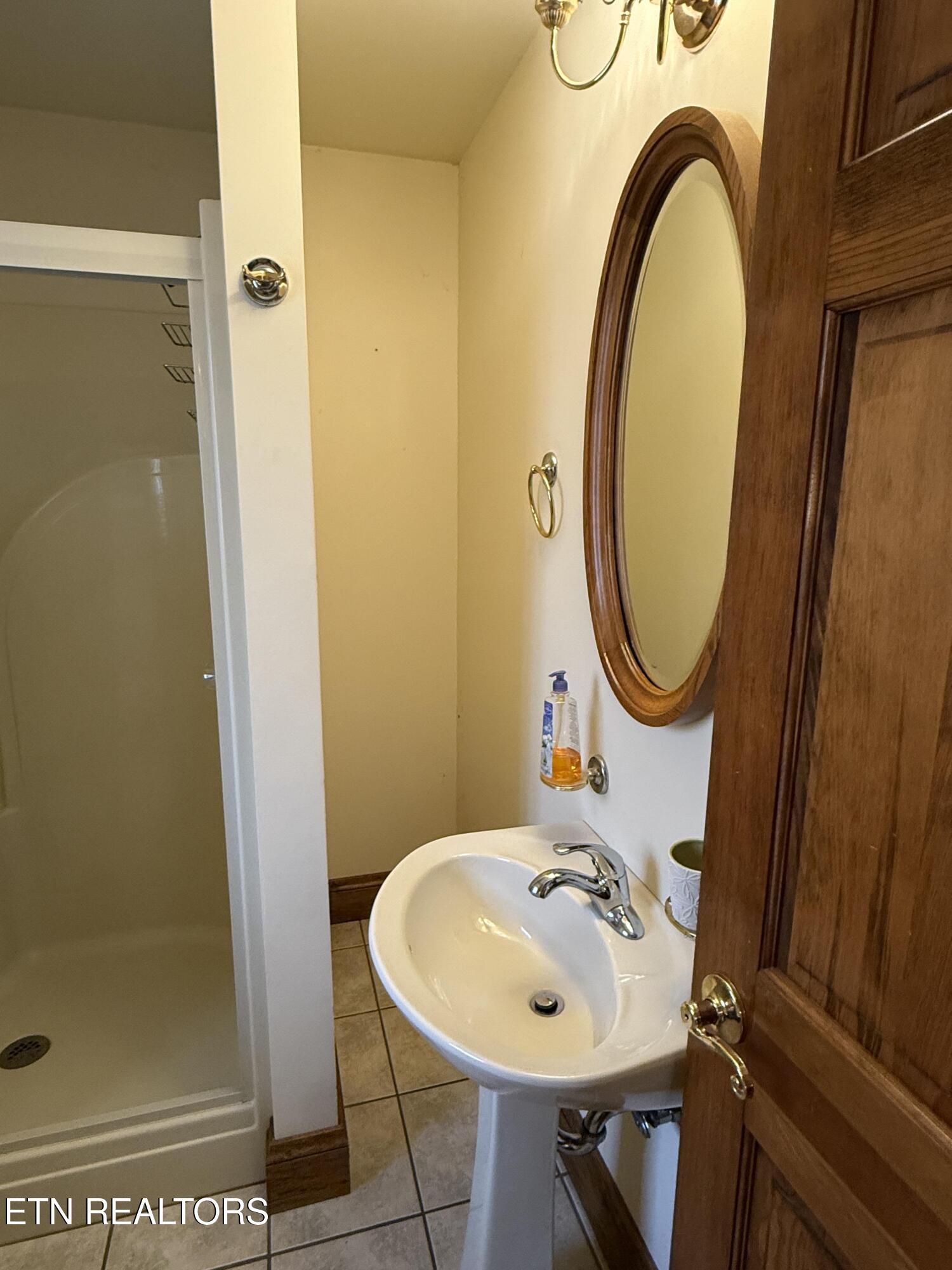 157 Ivanhoe Road Clinton TN 37716