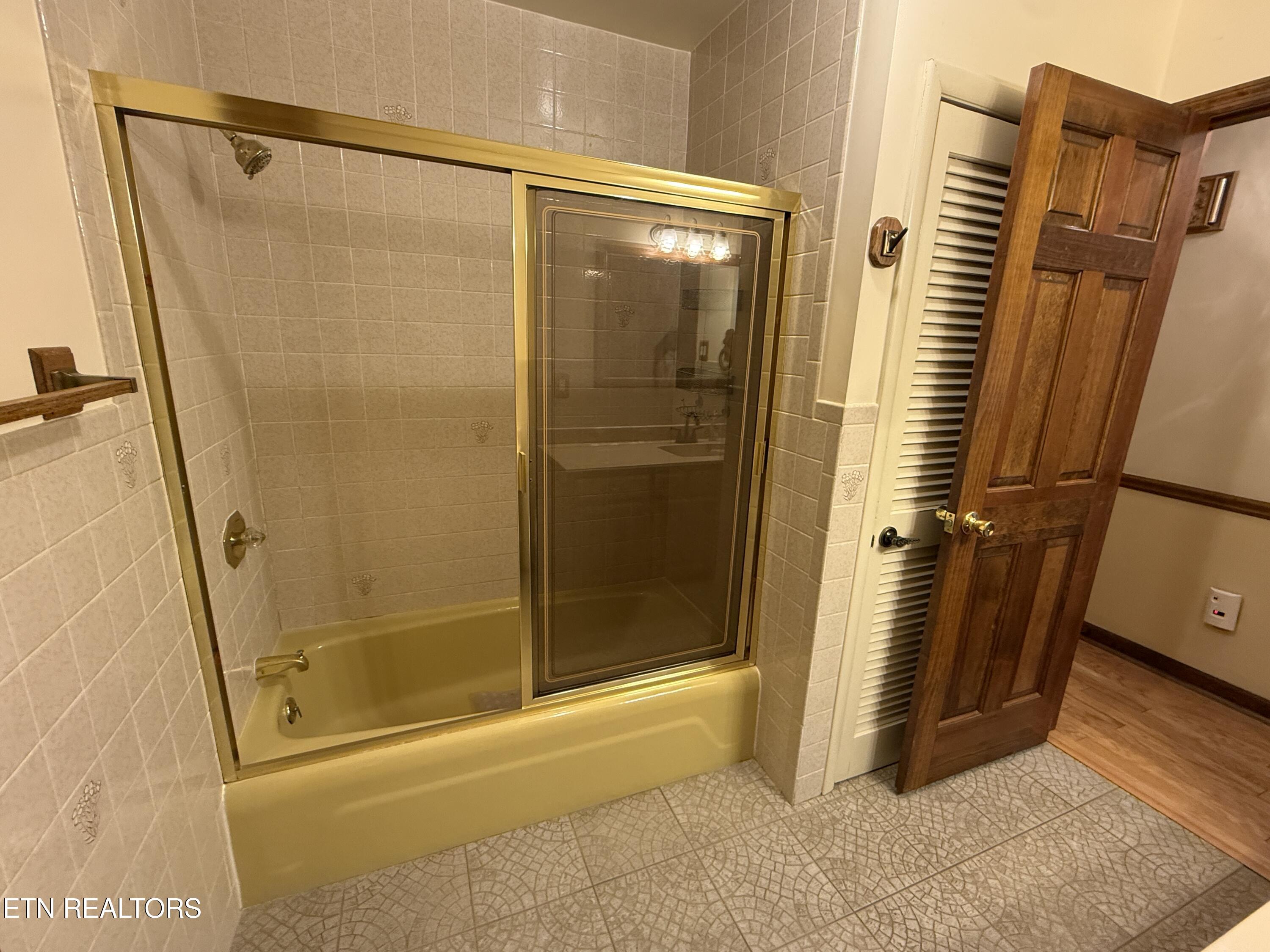 157 Ivanhoe Road Clinton TN 37716