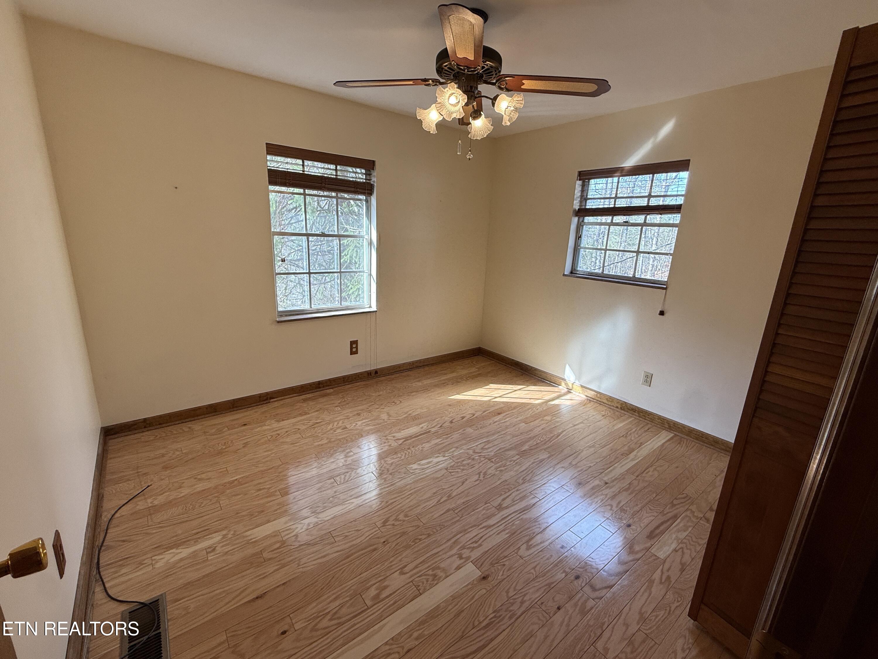 157 Ivanhoe Road Clinton TN 37716