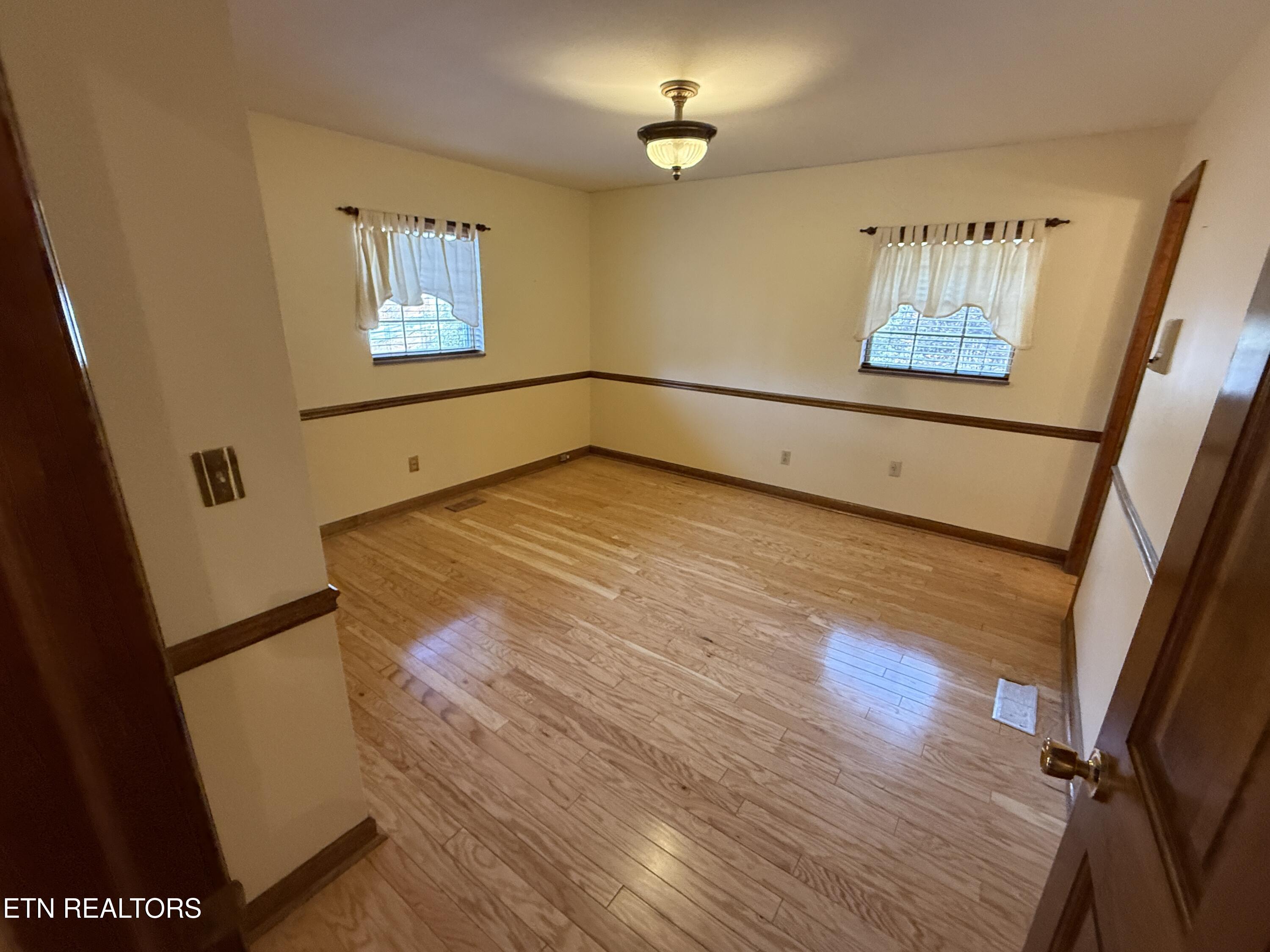 157 Ivanhoe Road Clinton TN 37716