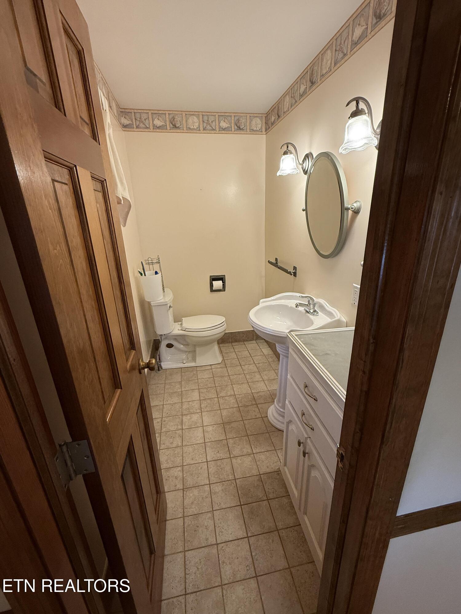 157 Ivanhoe Road Clinton TN 37716