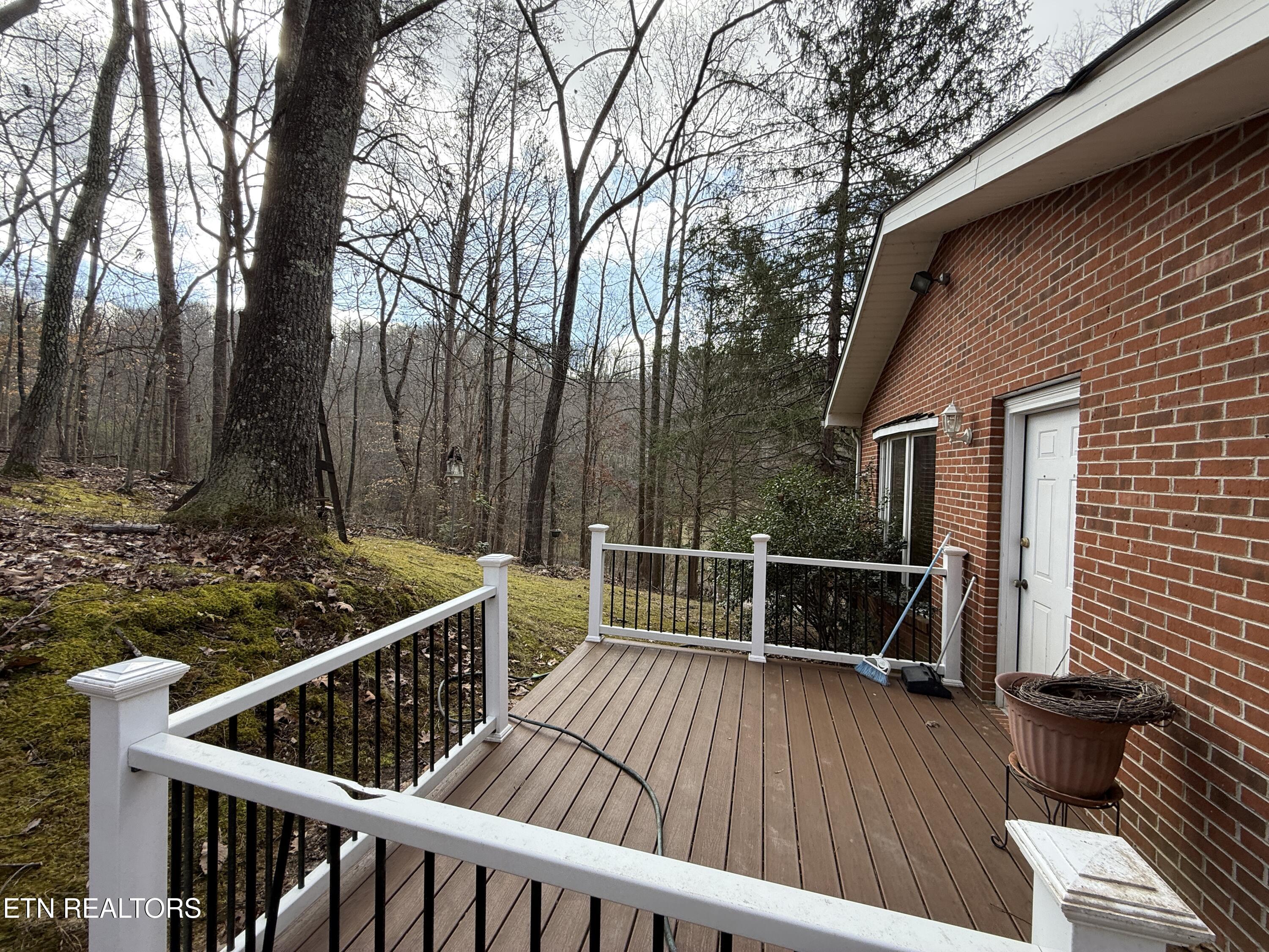 157 Ivanhoe Road Clinton TN 37716