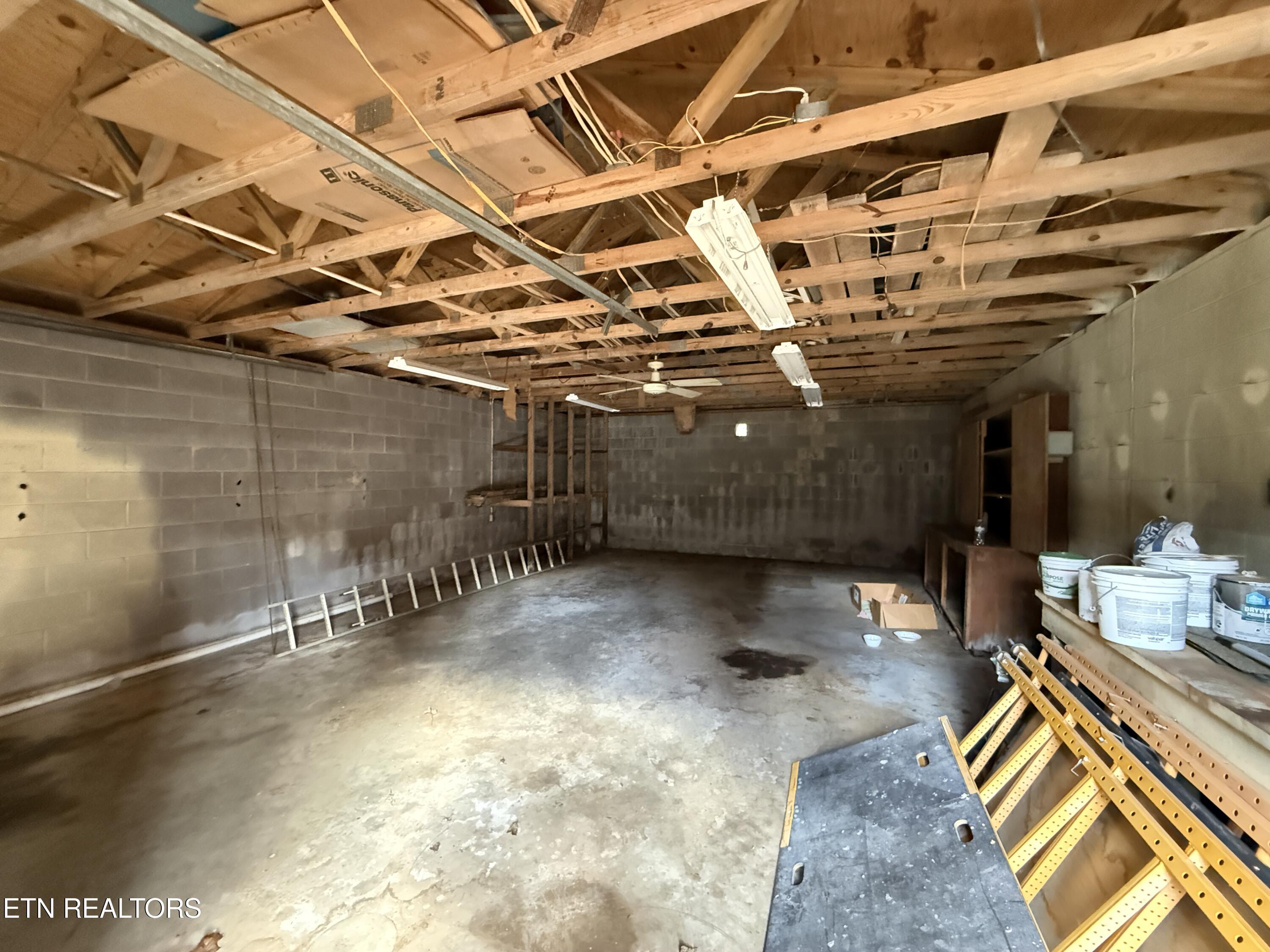 157 Ivanhoe Road Clinton TN 37716