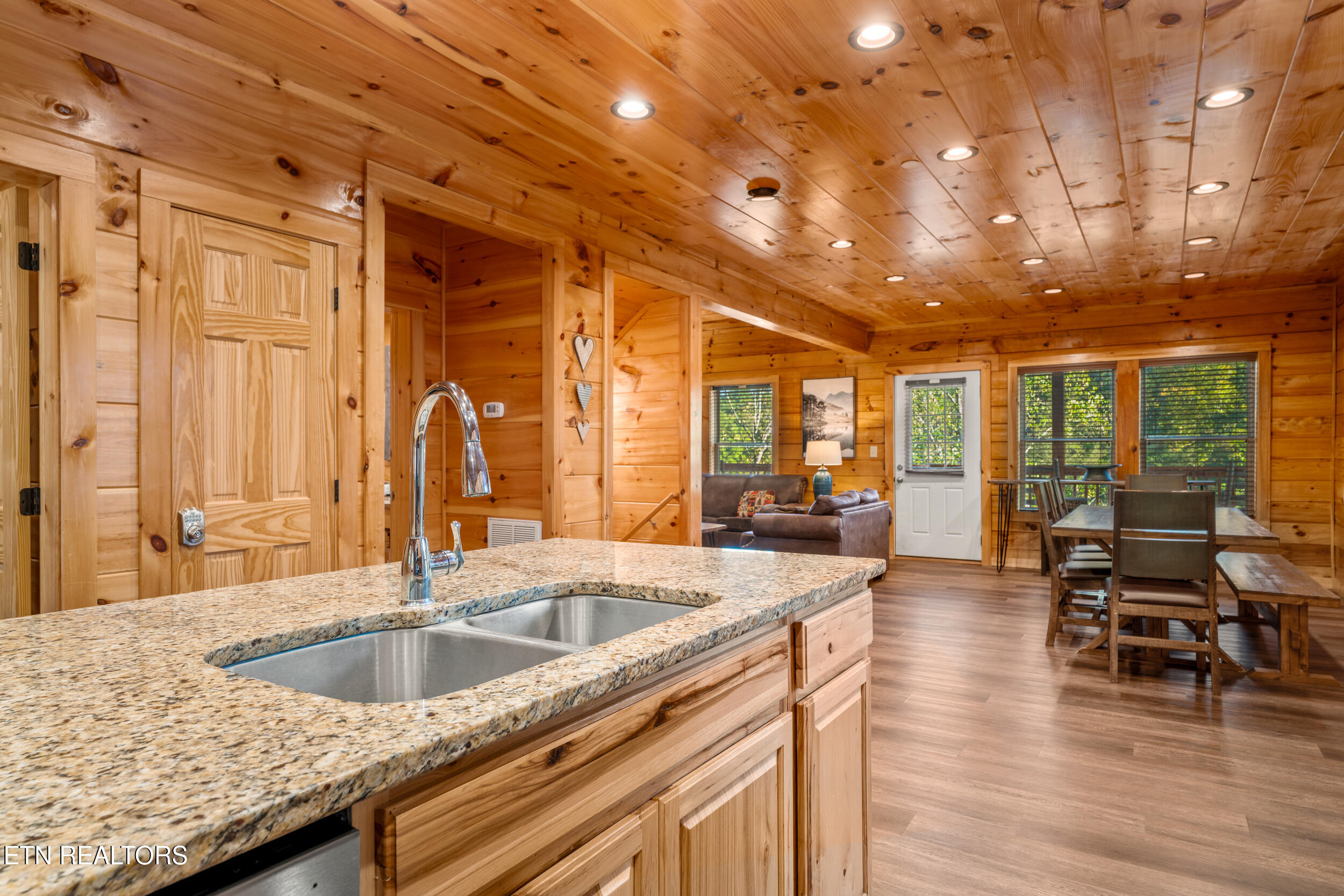 813 String Run Way Street Pigeon Forge TN 37863