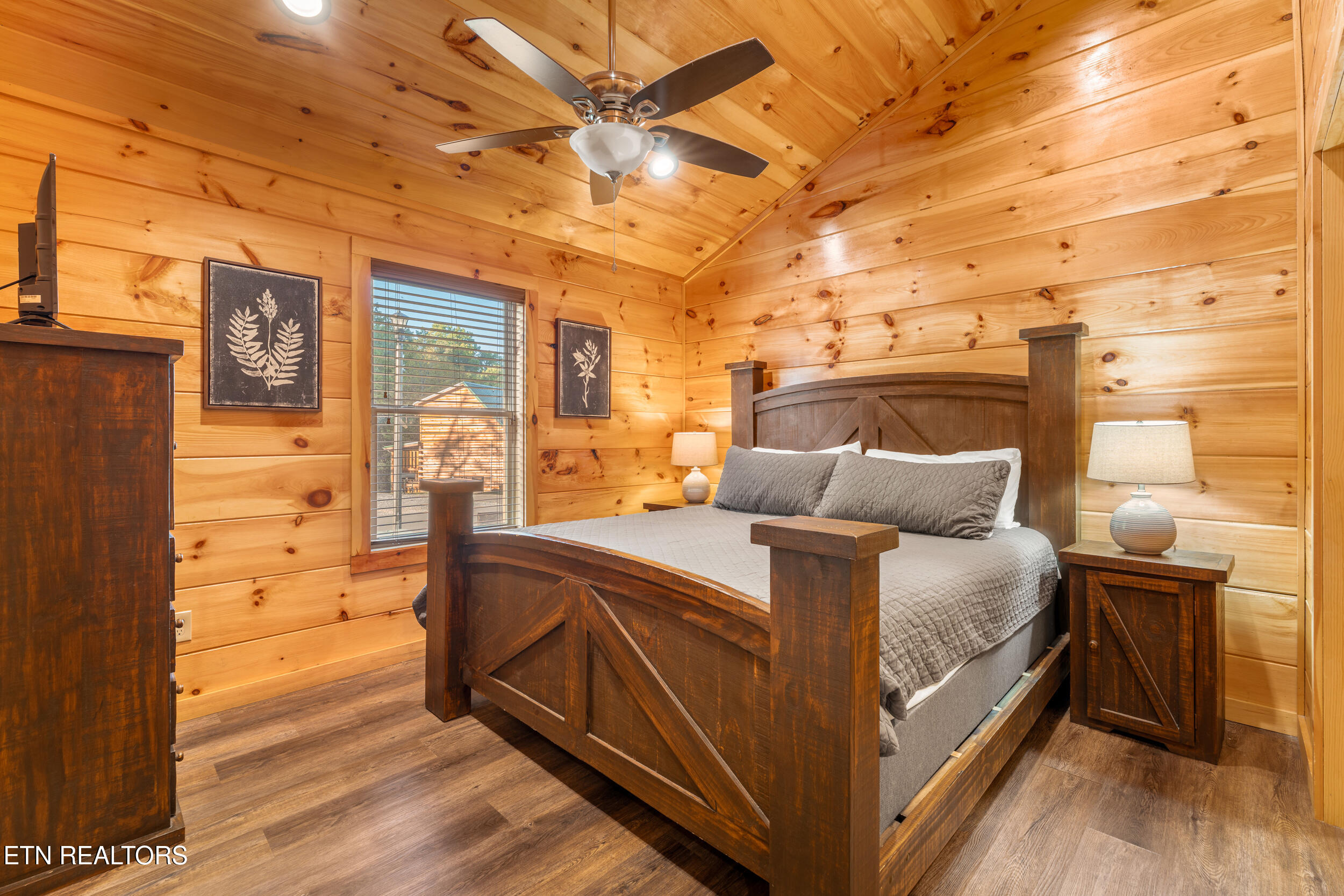 813 String Run Way Street Pigeon Forge TN 37863