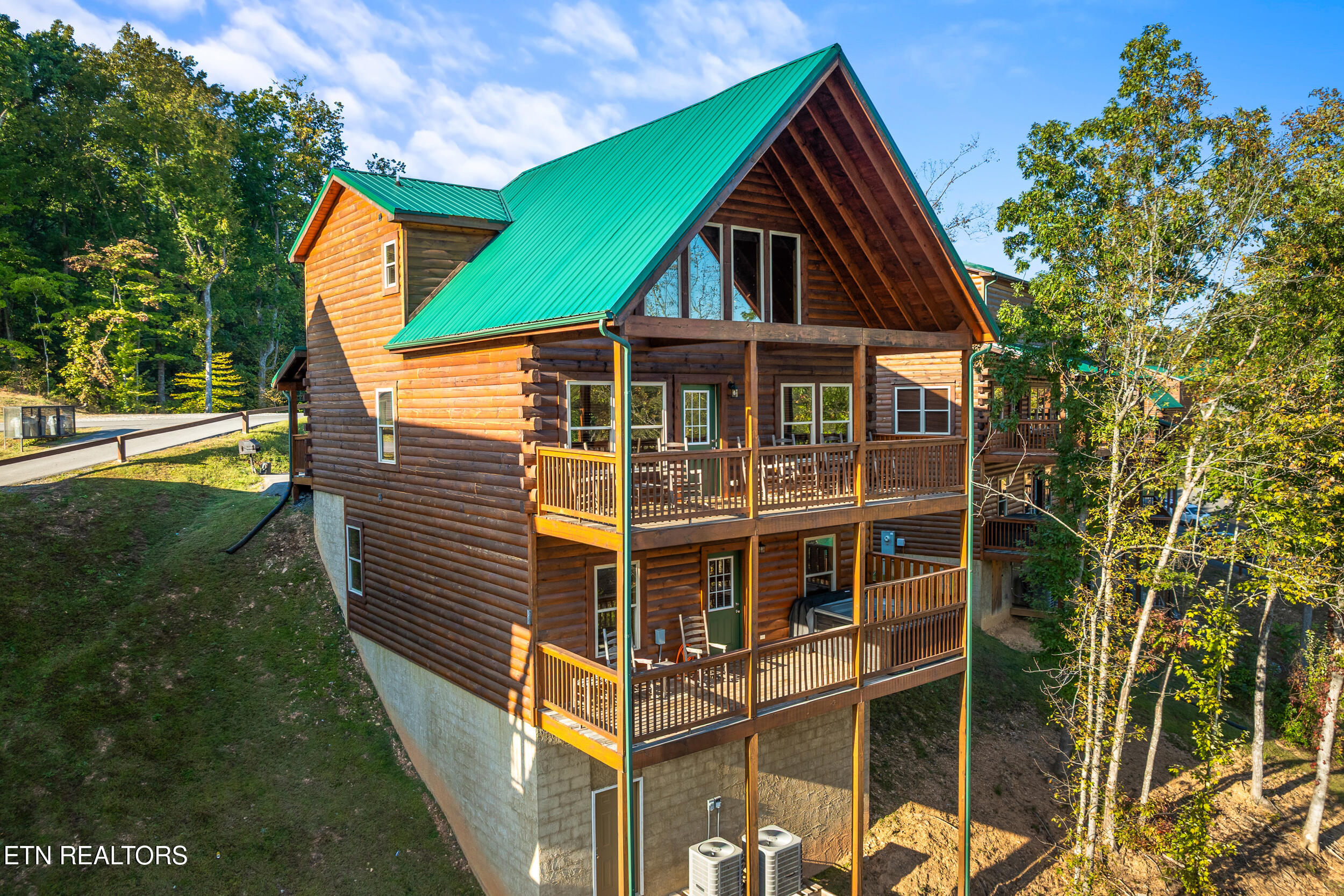 813 String Run Way Street Pigeon Forge TN 37863
