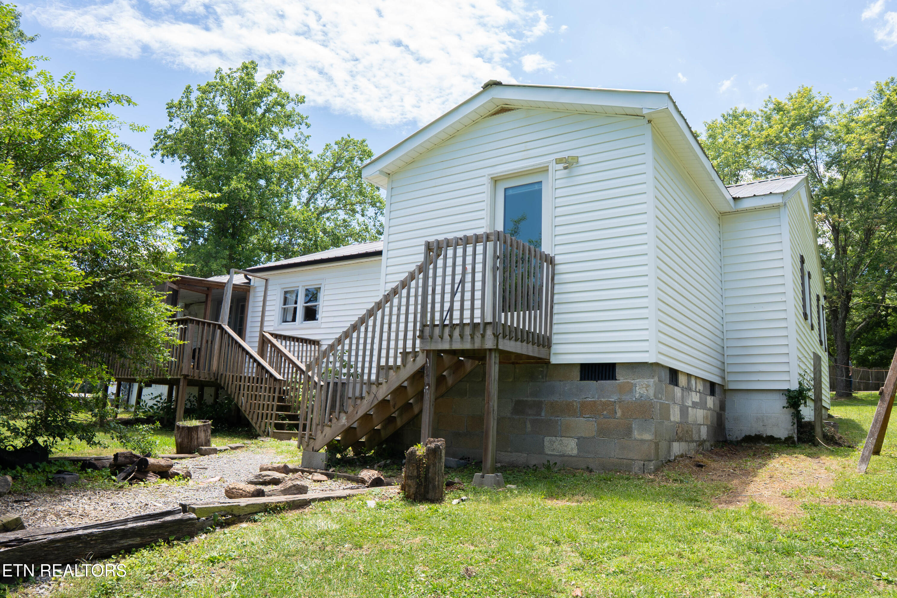 158 Cherry Bottom Road Caryville TN 37714