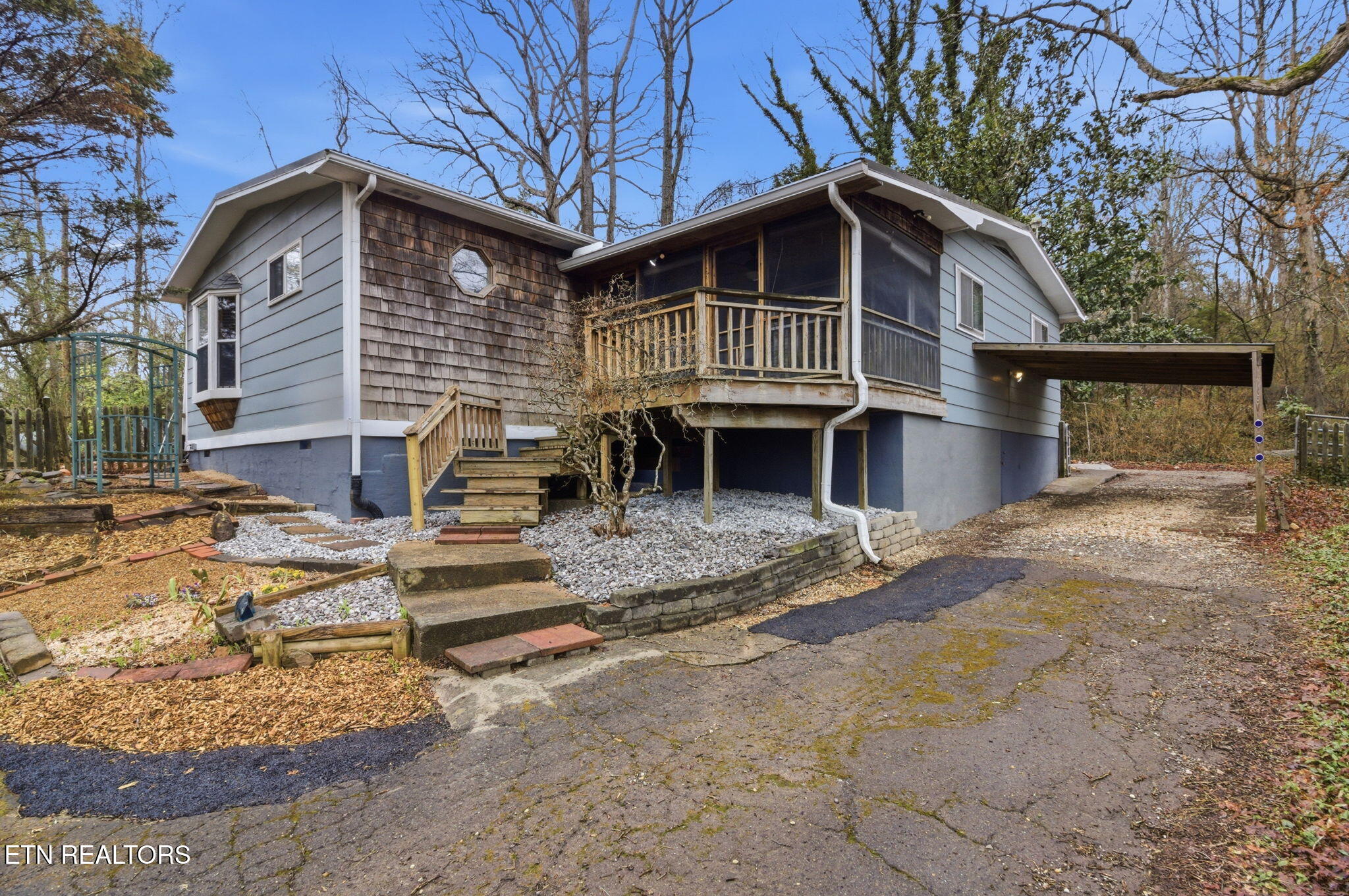 353 E Wolf Valley Road Heiskell TN 37754