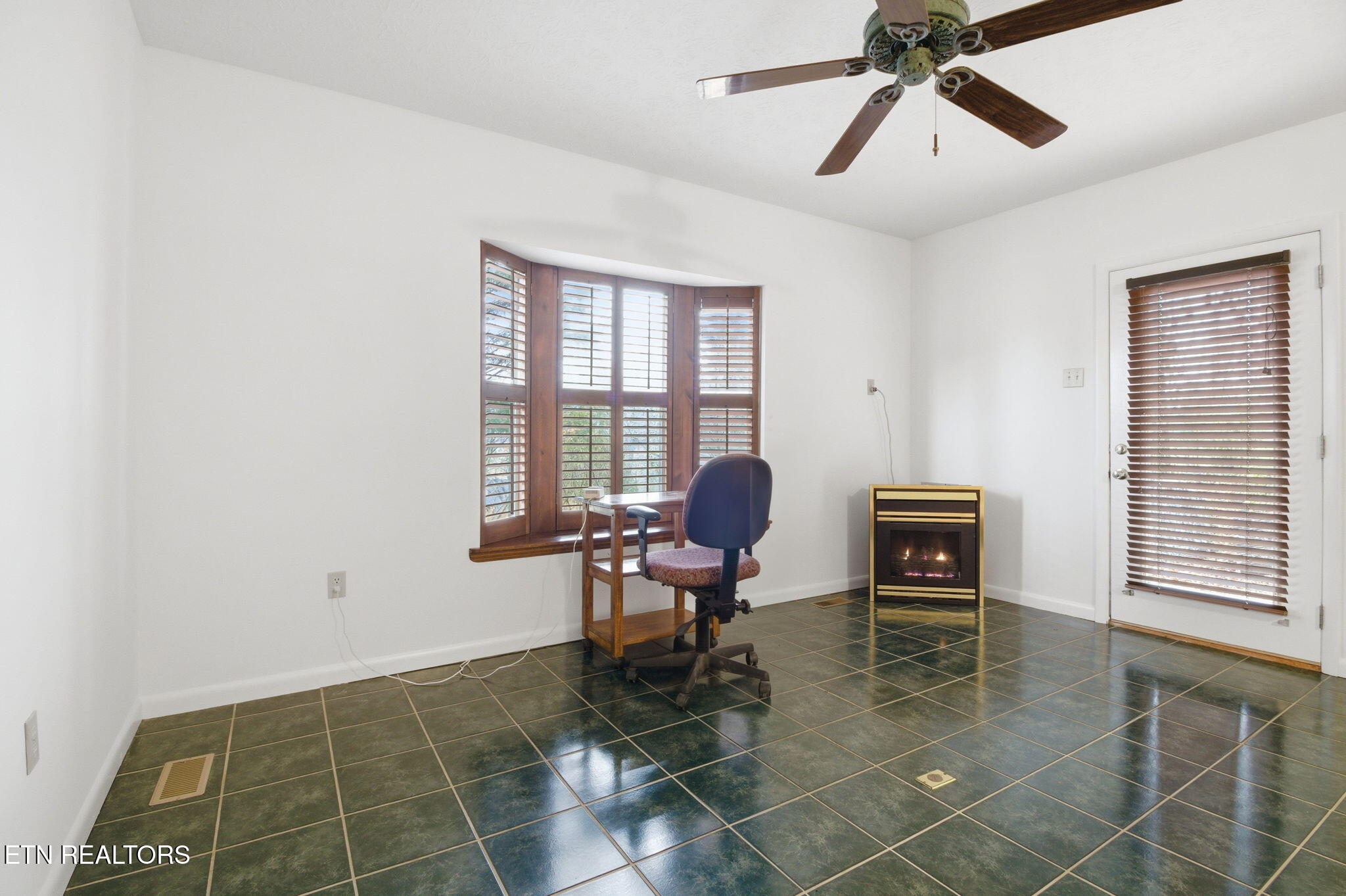 353 E Wolf Valley Road Heiskell TN 37754