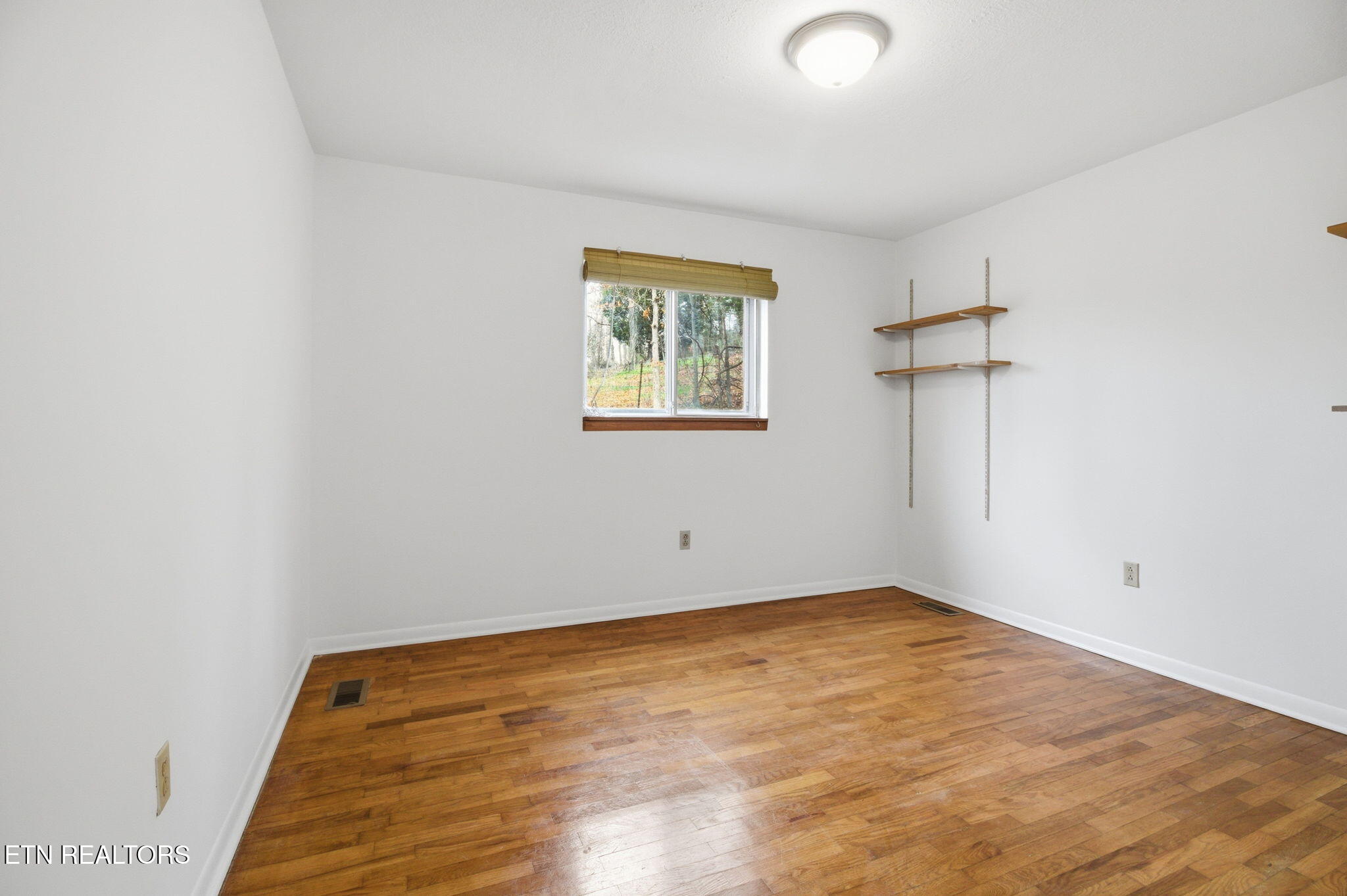 353 E Wolf Valley Road Heiskell TN 37754