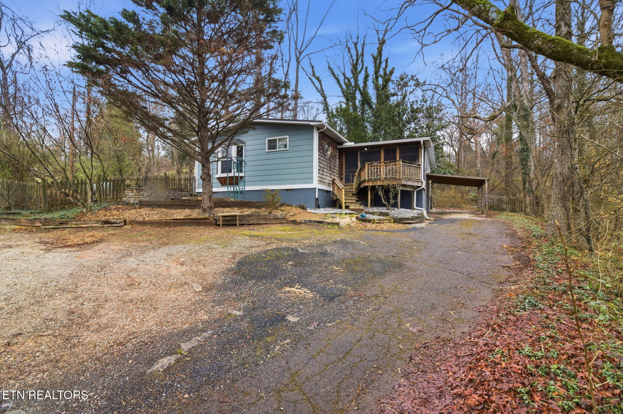353 E Wolf Valley Road Heiskell TN 37754