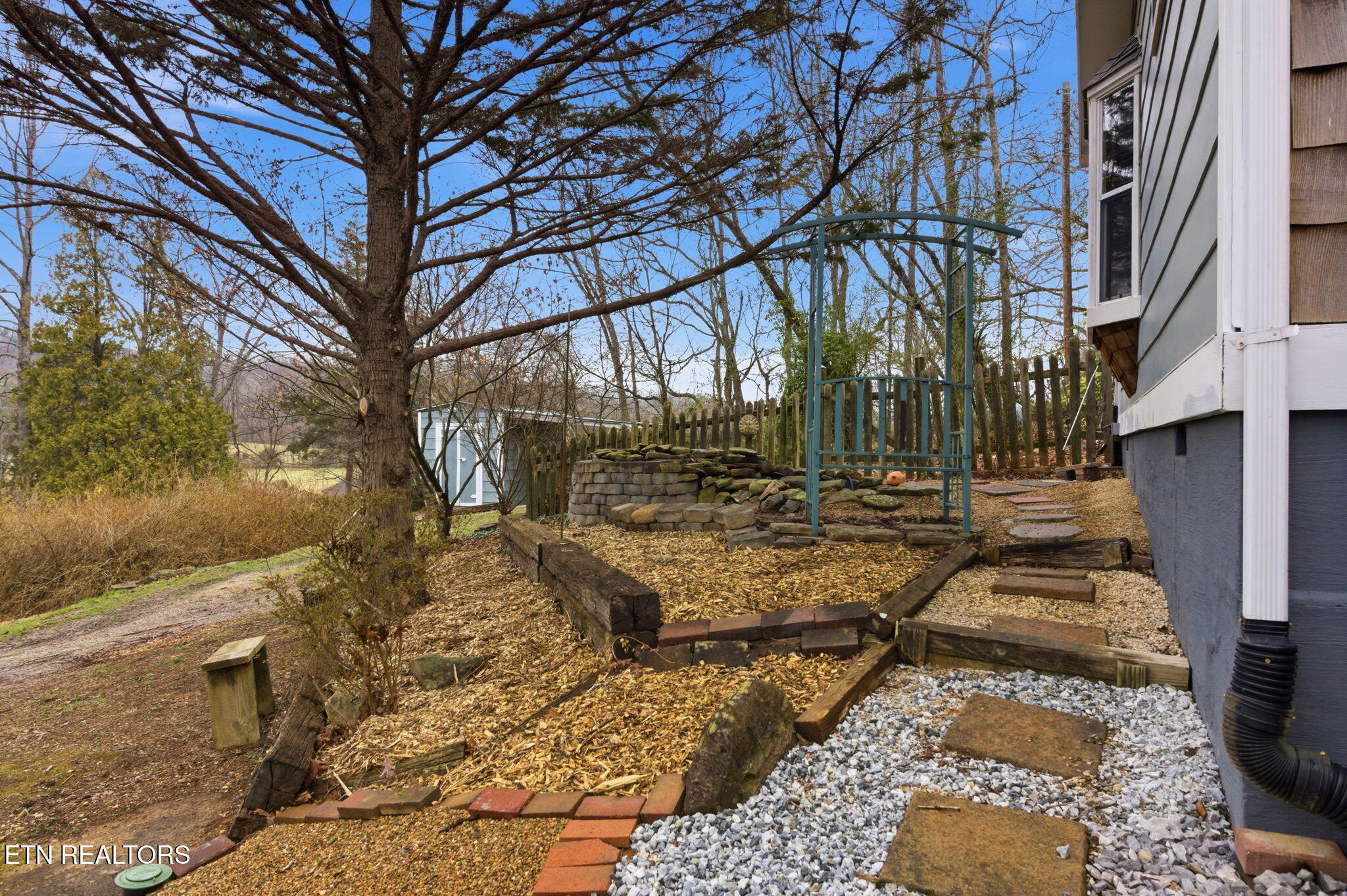 353 E Wolf Valley Road Heiskell TN 37754