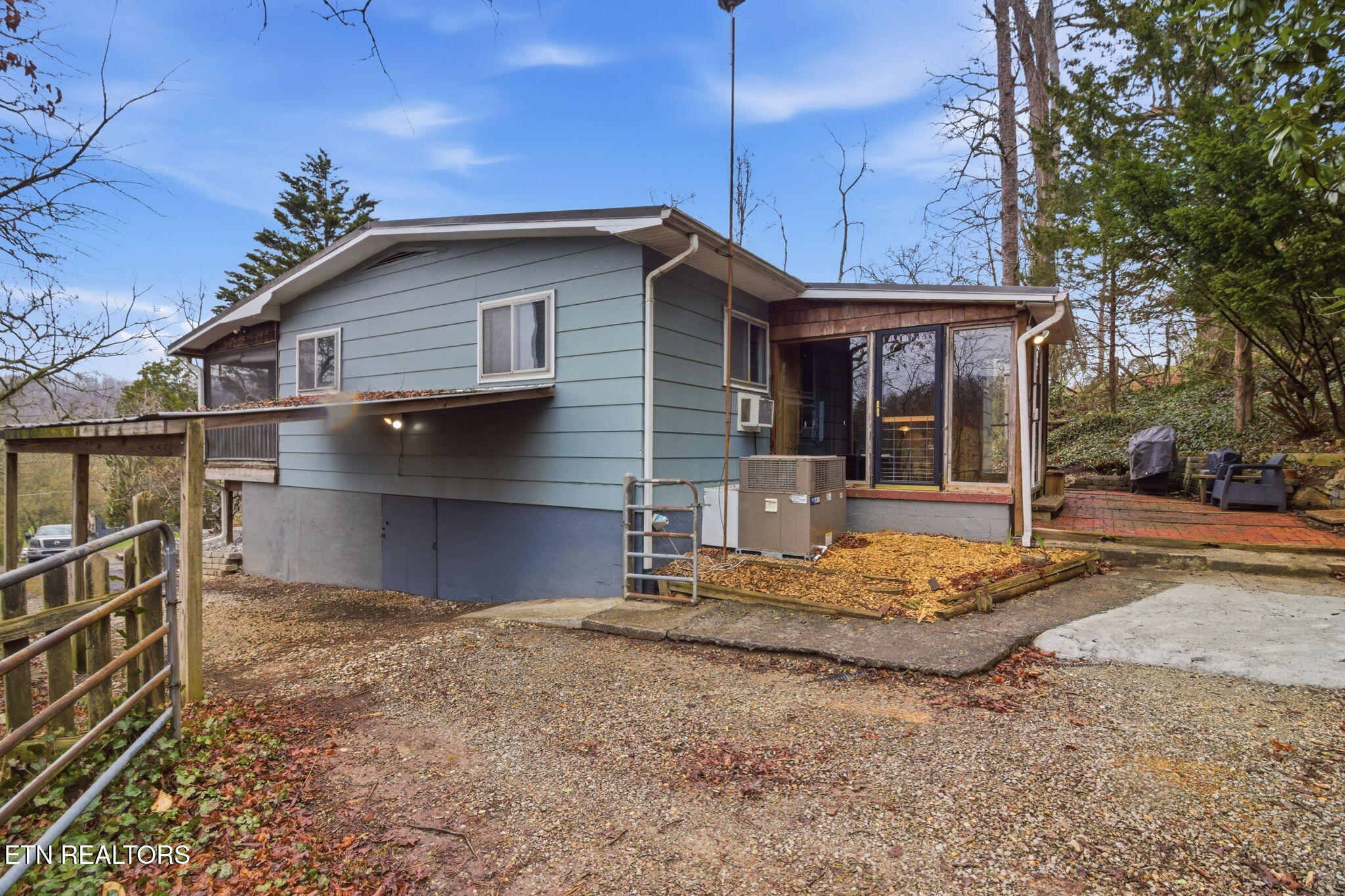 353 E Wolf Valley Road Heiskell TN 37754