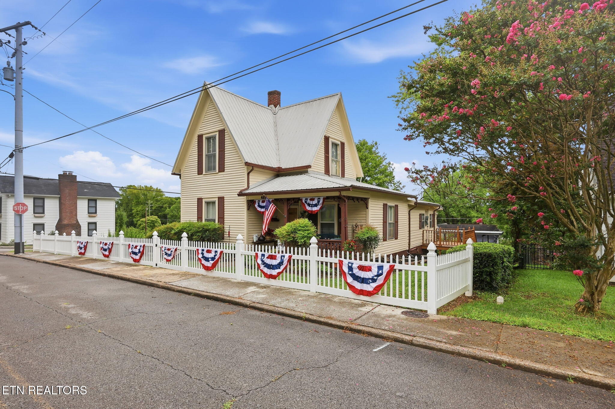 627 Medaris Street Clinton TN 37716