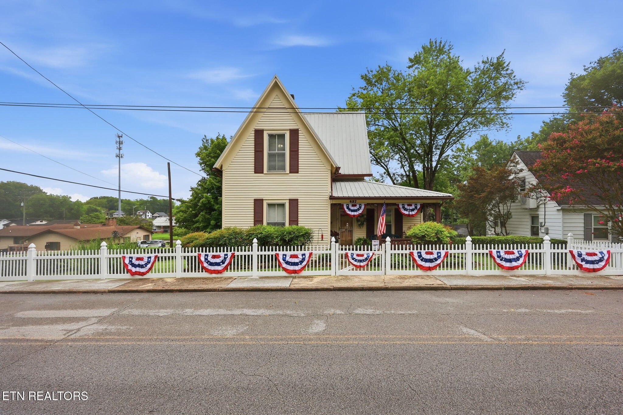 627 Medaris Street Clinton TN 37716