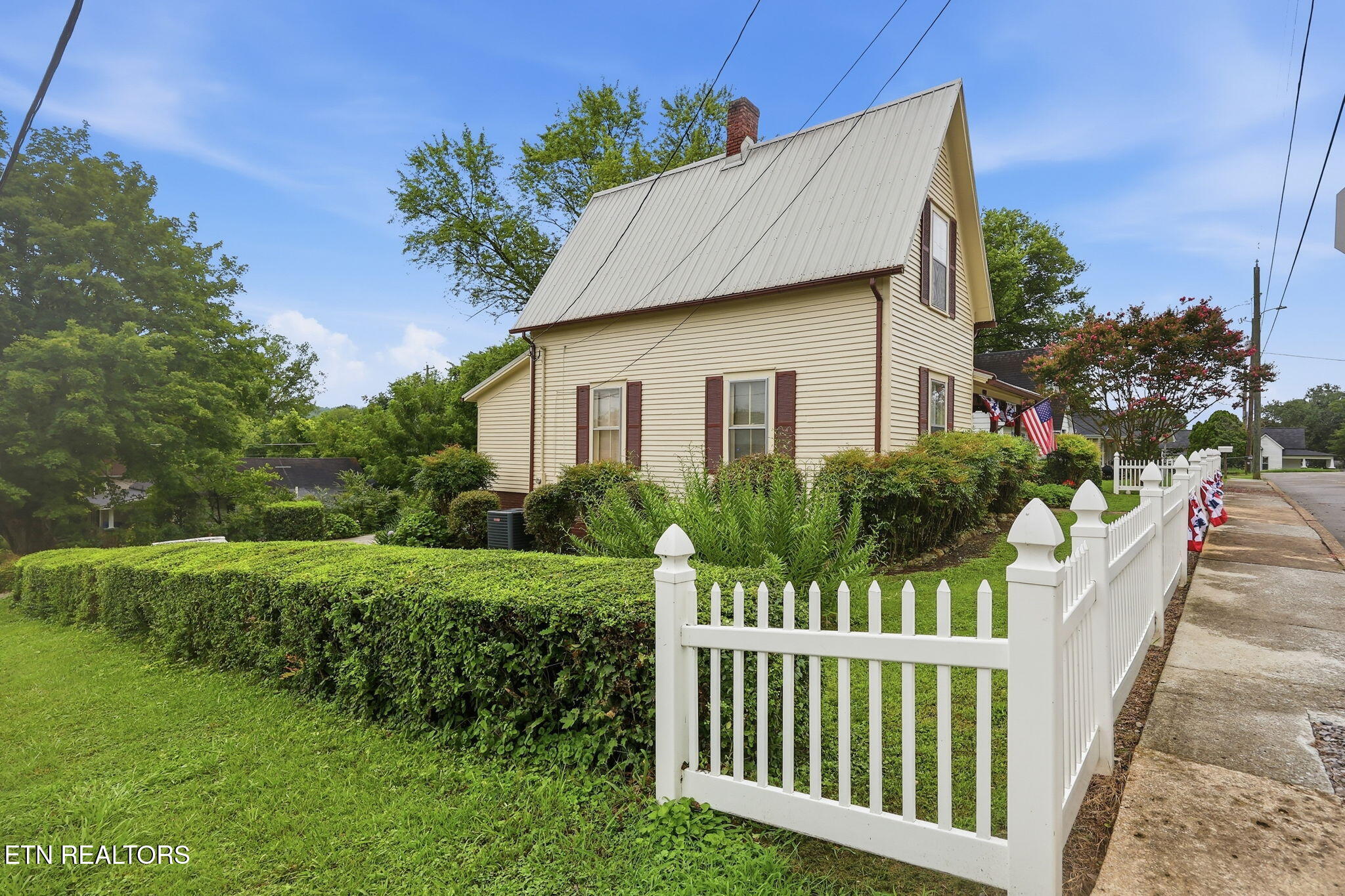 627 Medaris Street Clinton TN 37716