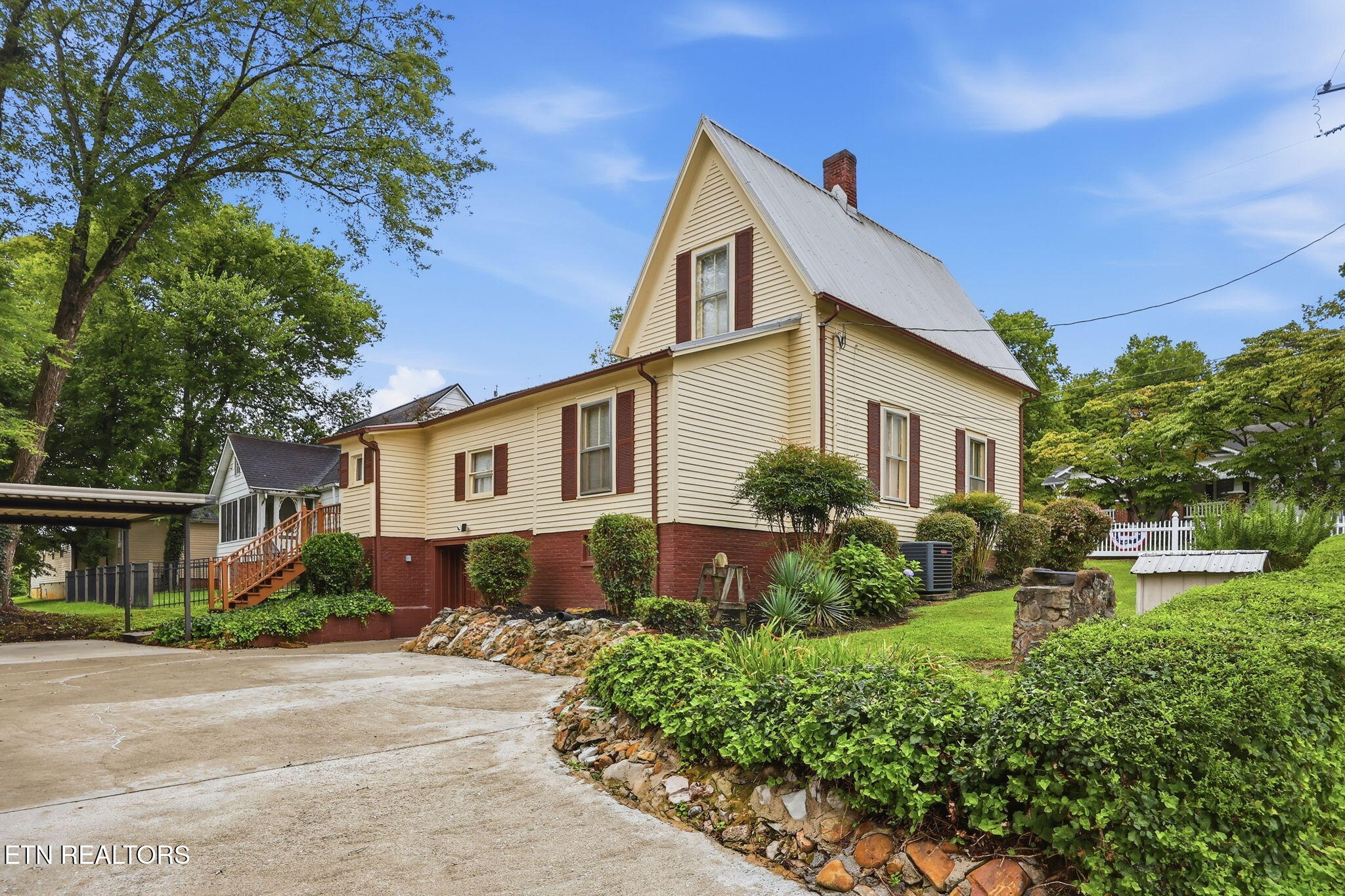 627 Medaris Street Clinton TN 37716
