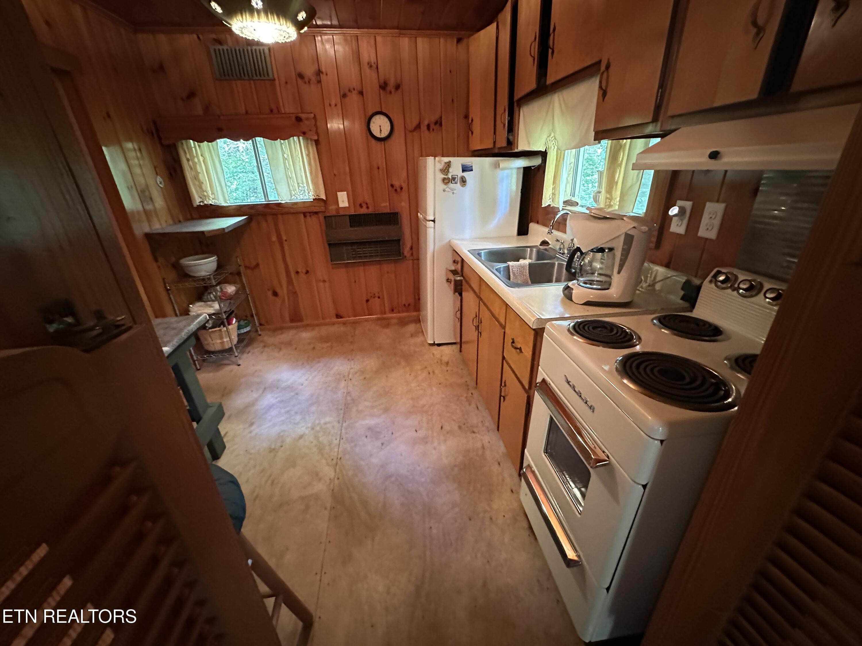 1138 Little Smoky Road Gatlinburg TN 37738