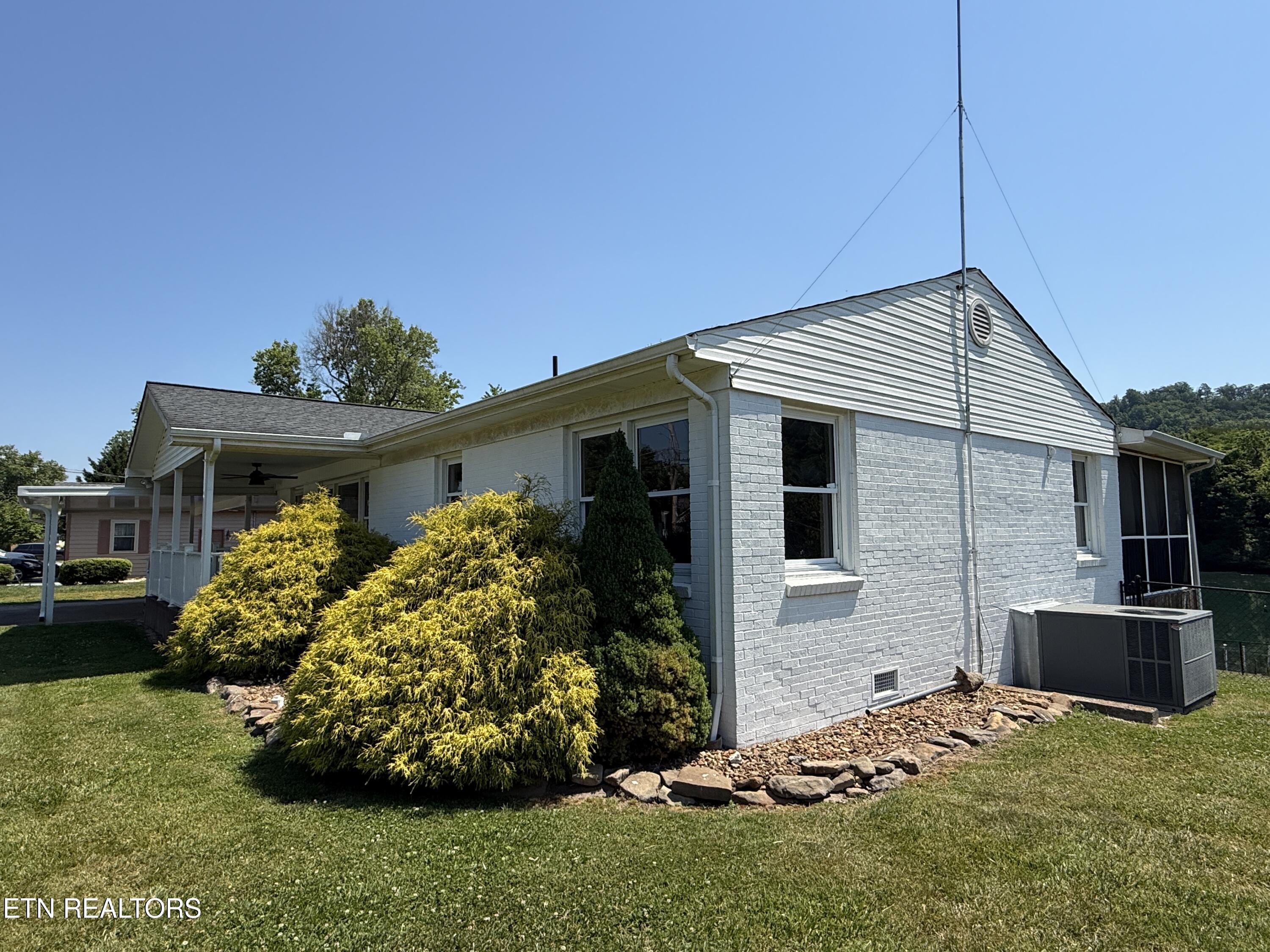 408 Riverside Drive Clinton TN 37716