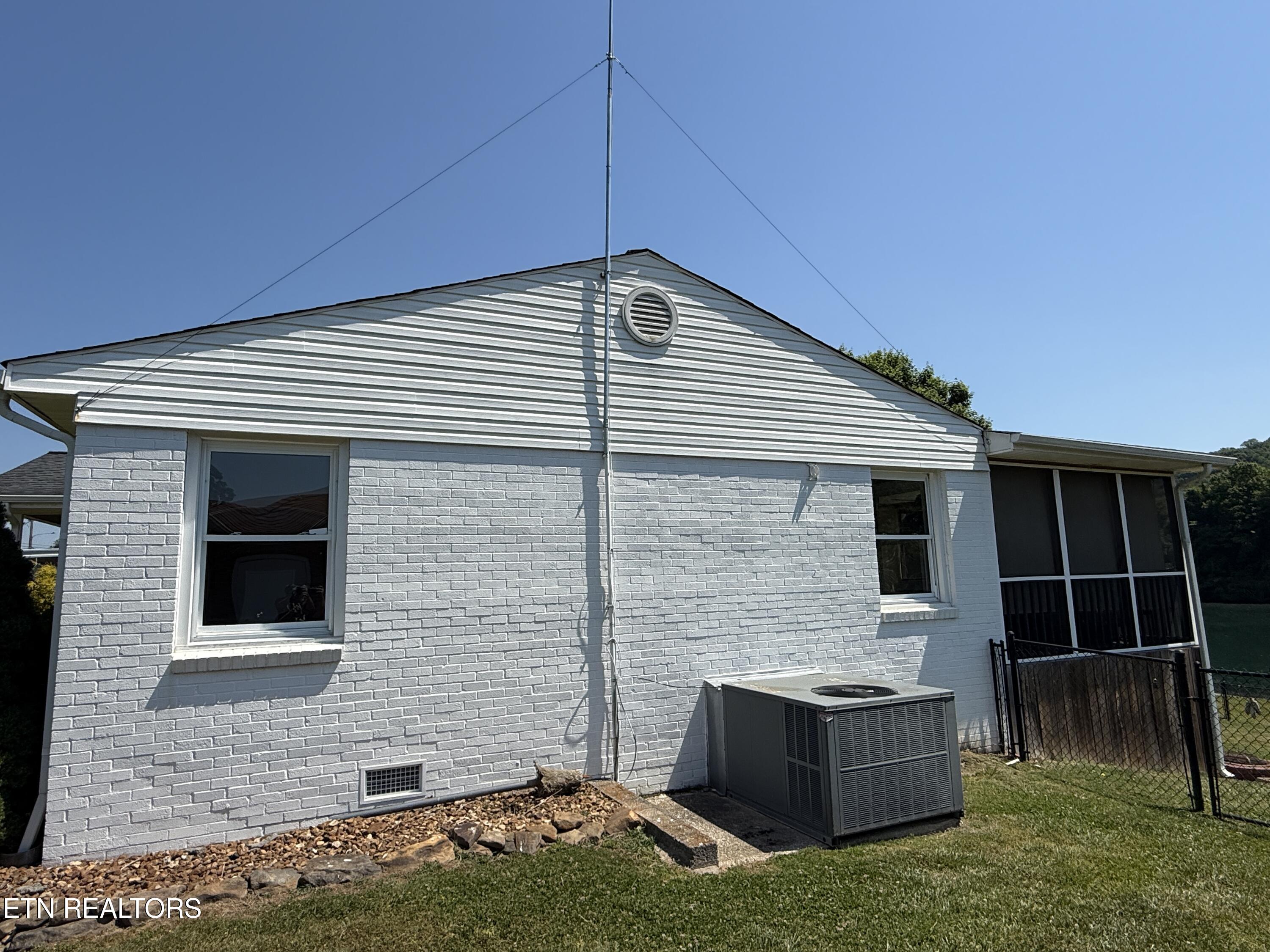 408 Riverside Drive Clinton TN 37716