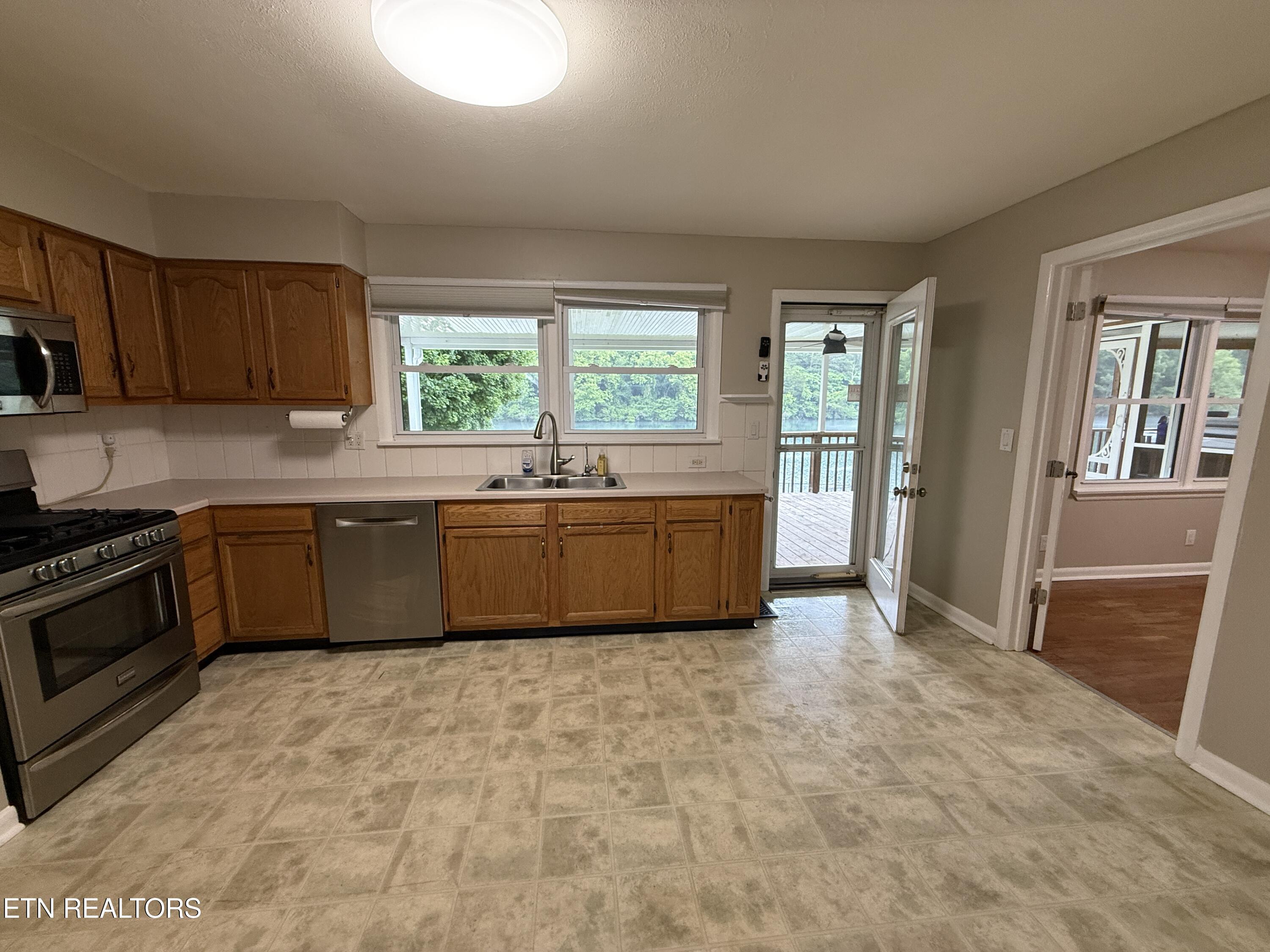 408 Riverside Drive Clinton TN 37716