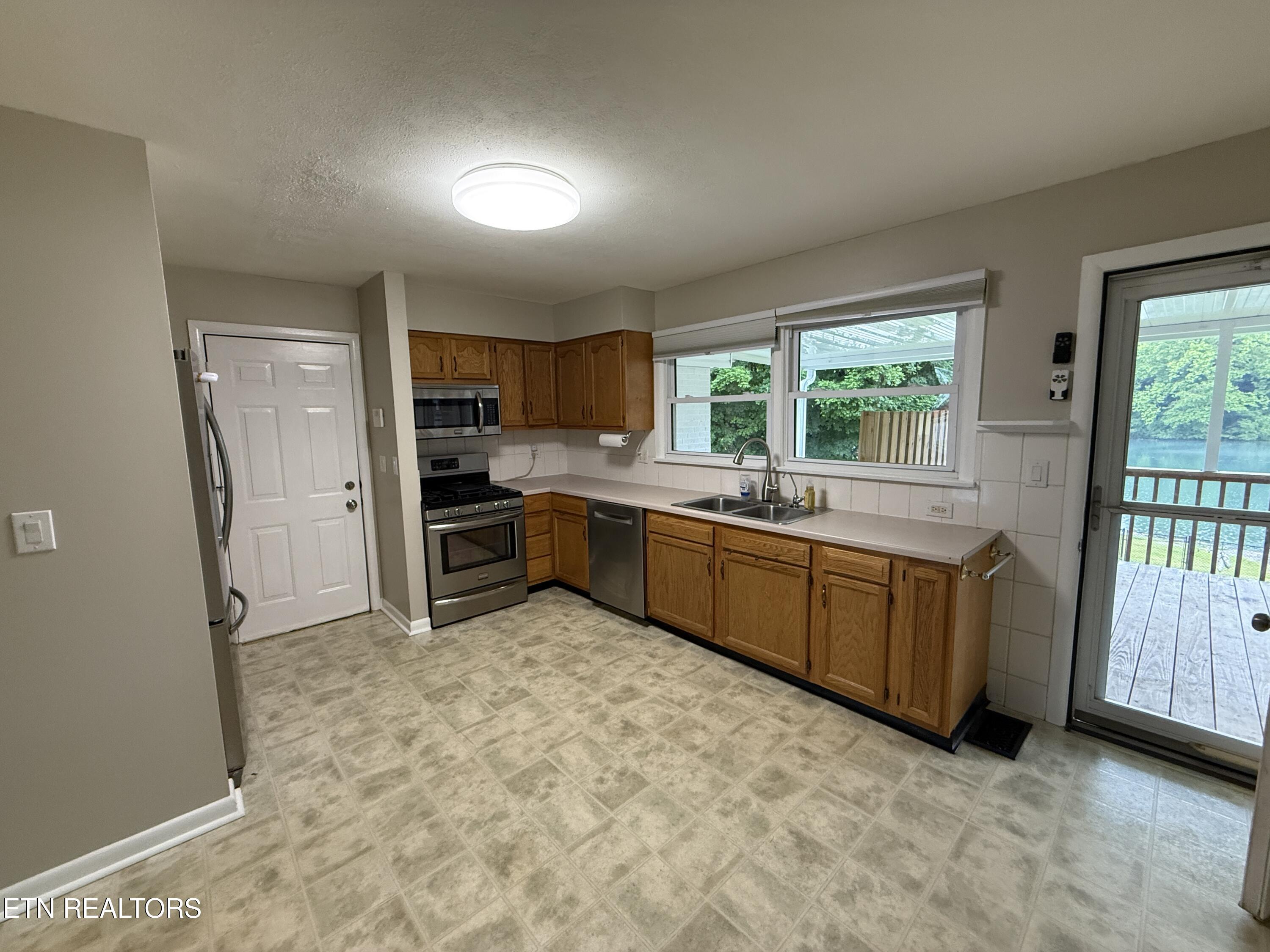 408 Riverside Drive Clinton TN 37716