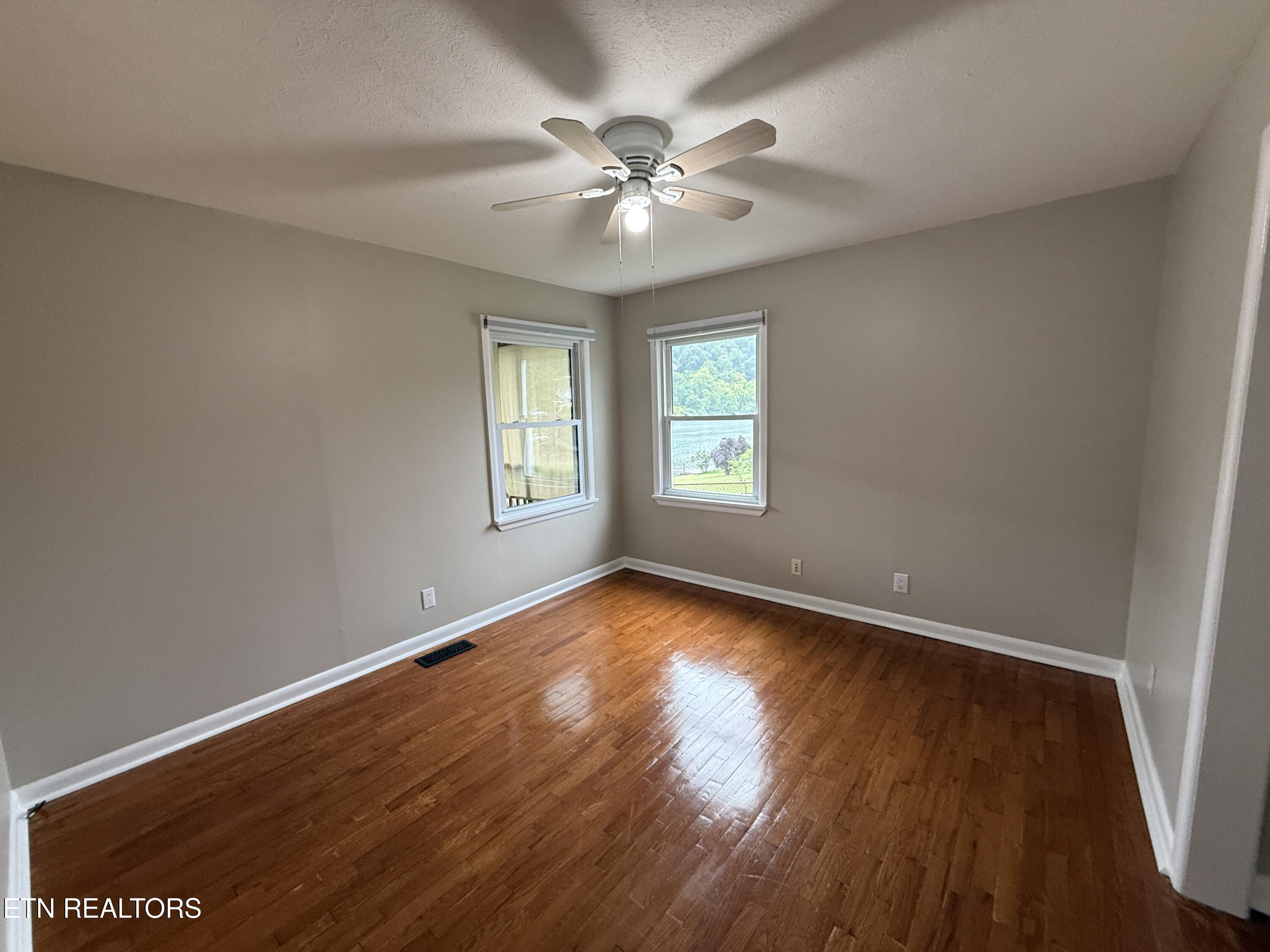 408 Riverside Drive Clinton TN 37716