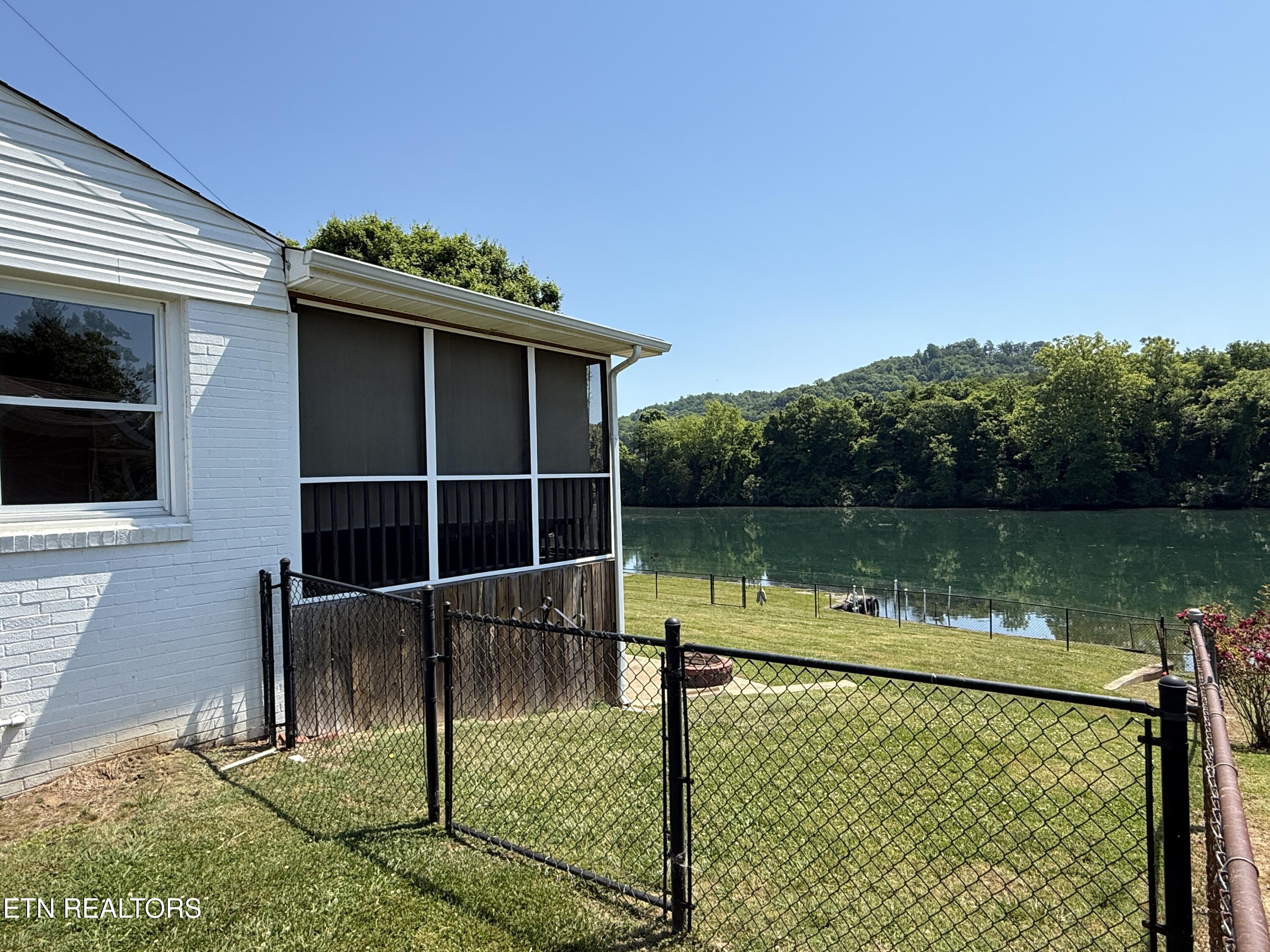 408 Riverside Drive Clinton TN 37716