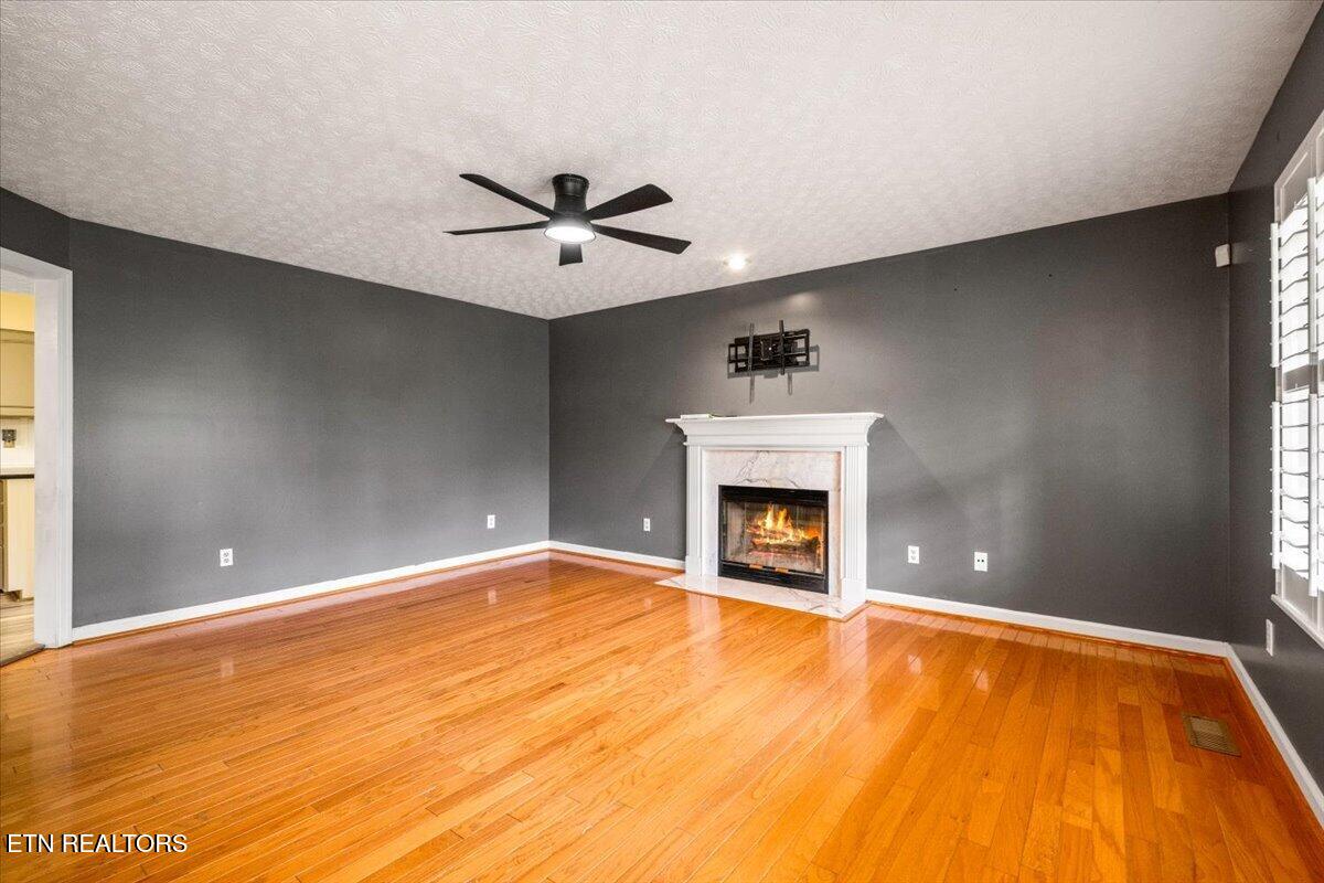 153 Autumn Drive Clinton TN 37716