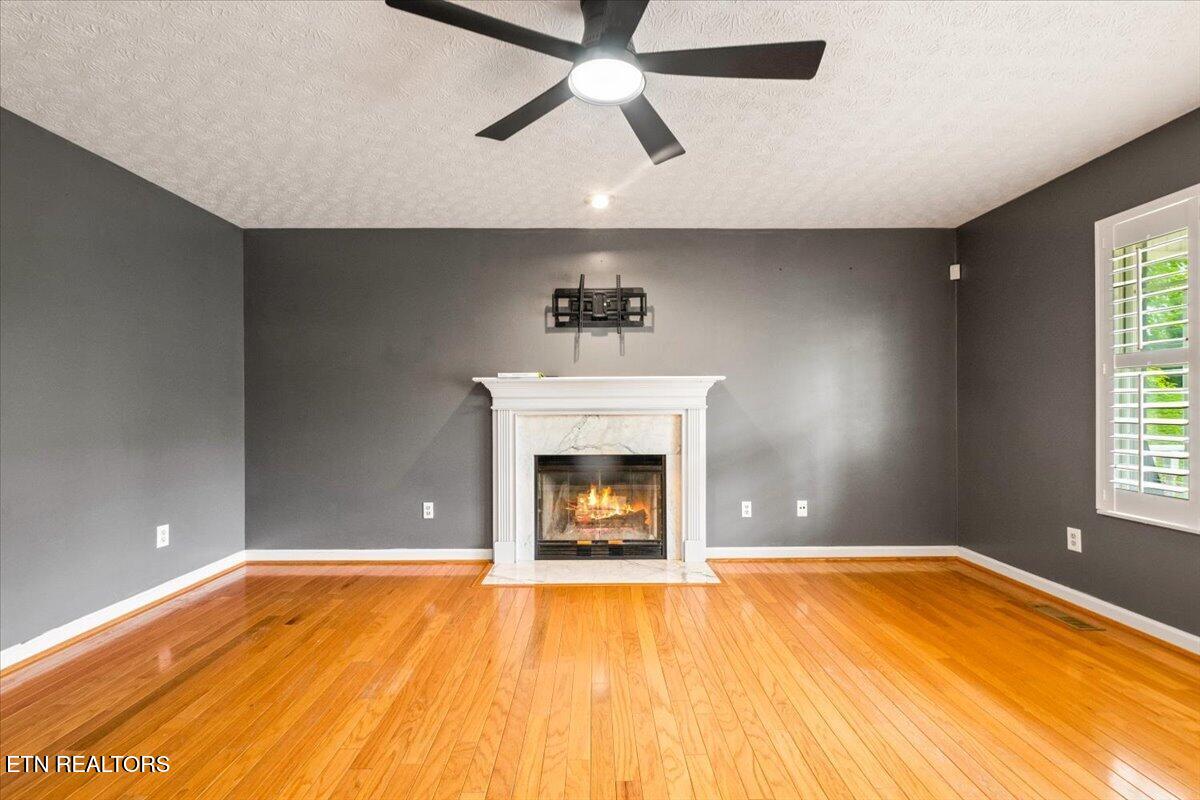 153 Autumn Drive Clinton TN 37716