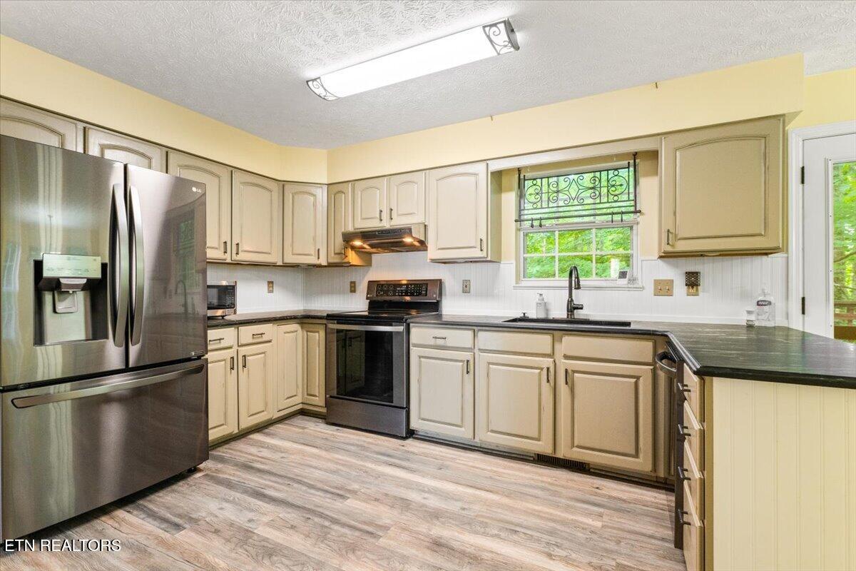 153 Autumn Drive Clinton TN 37716