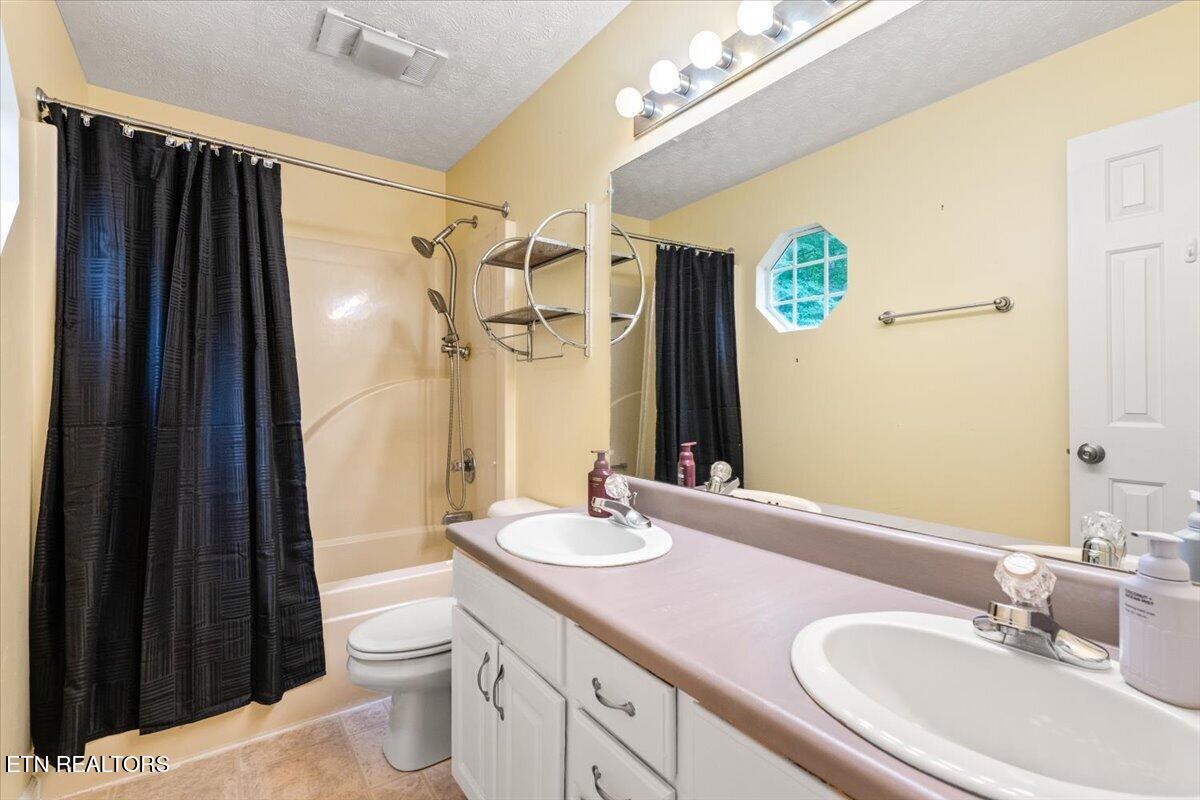 153 Autumn Drive Clinton TN 37716