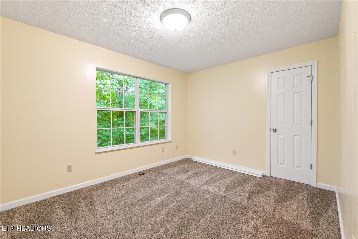 153 Autumn Drive Clinton TN 37716