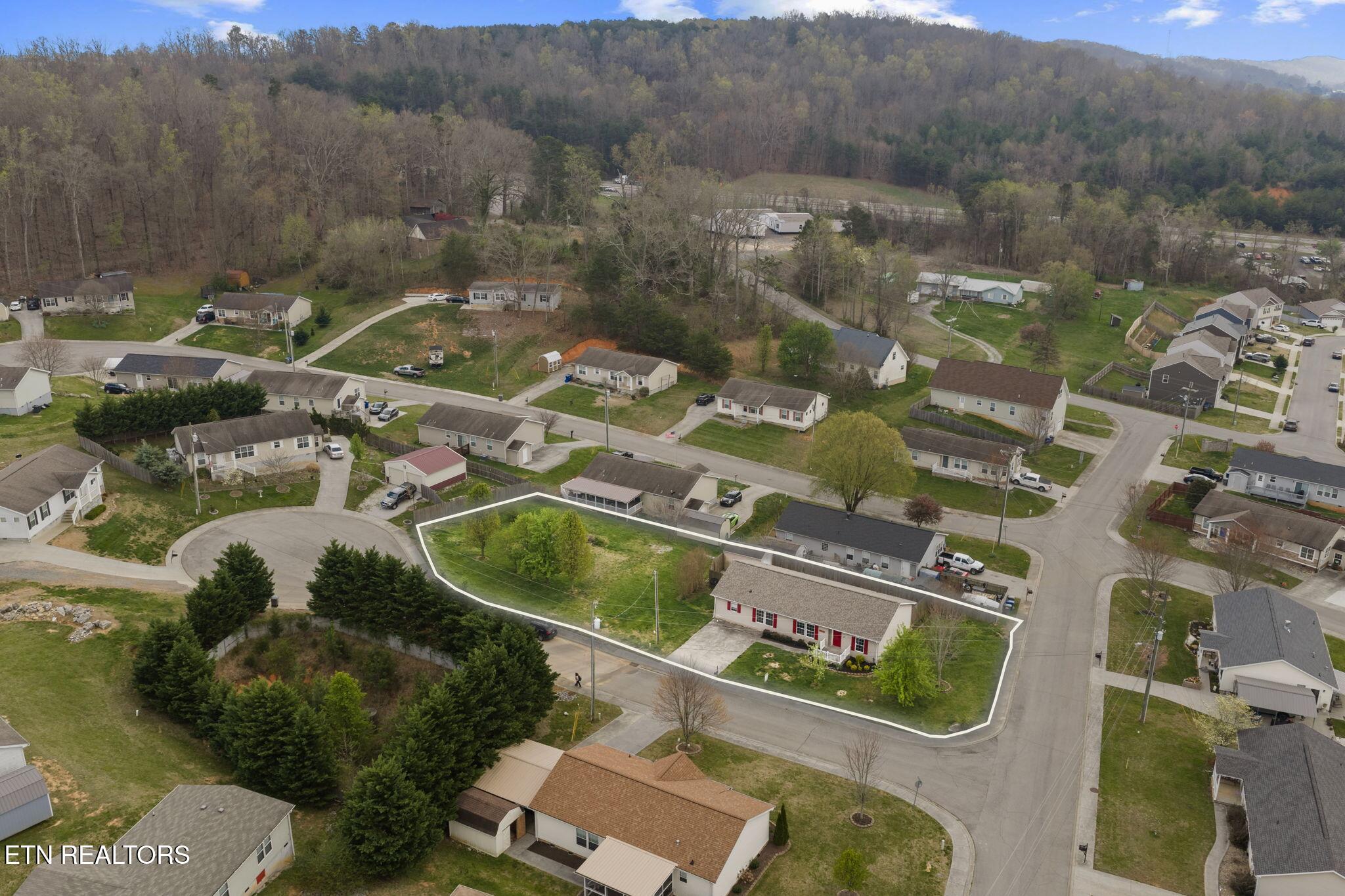 902 Oak Village Court Dandridge TN 37725