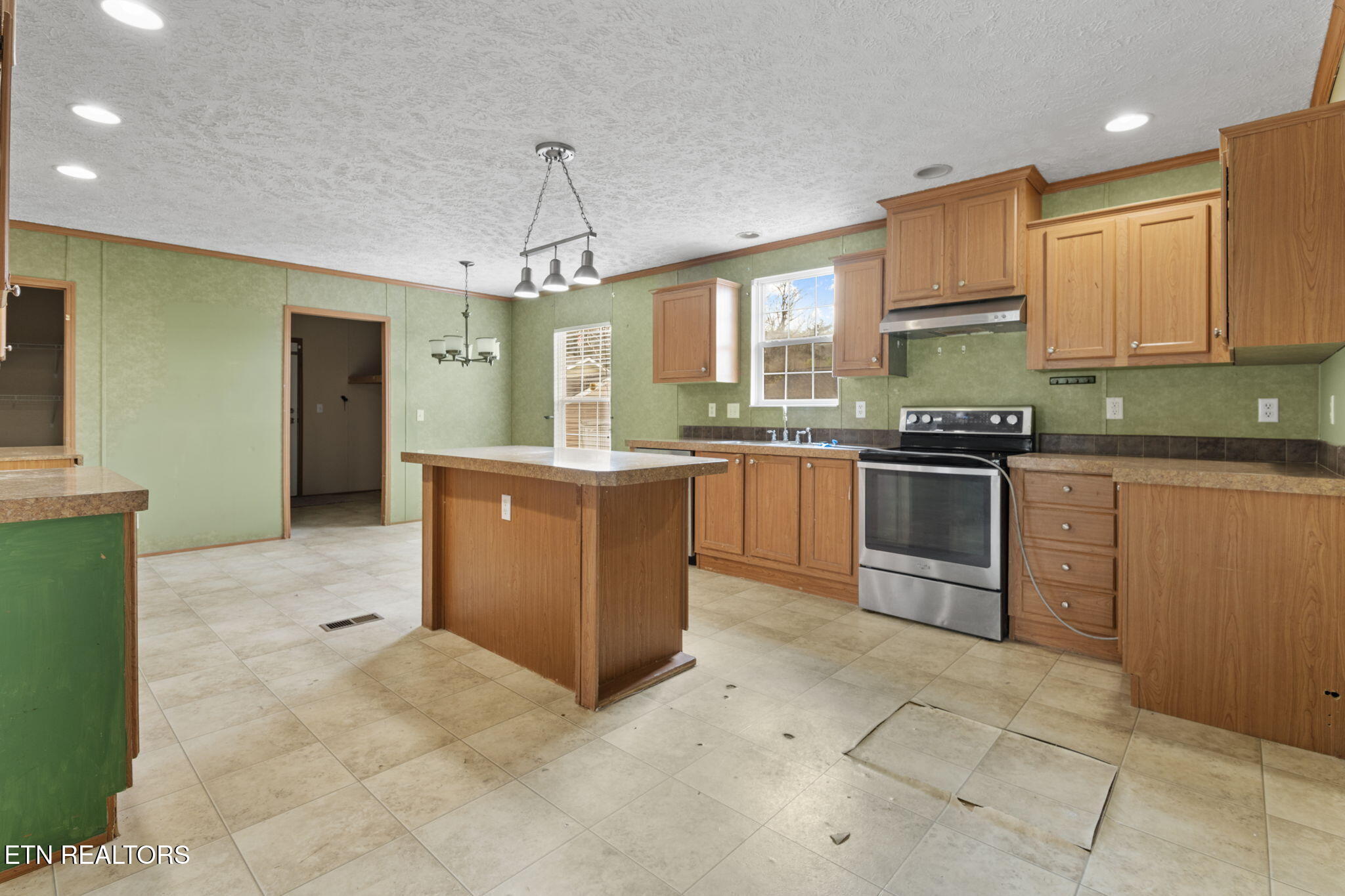 902 Oak Village Court Dandridge TN 37725
