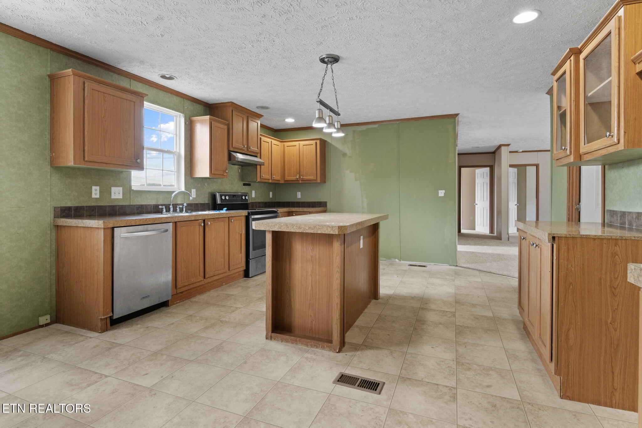 902 Oak Village Court Dandridge TN 37725