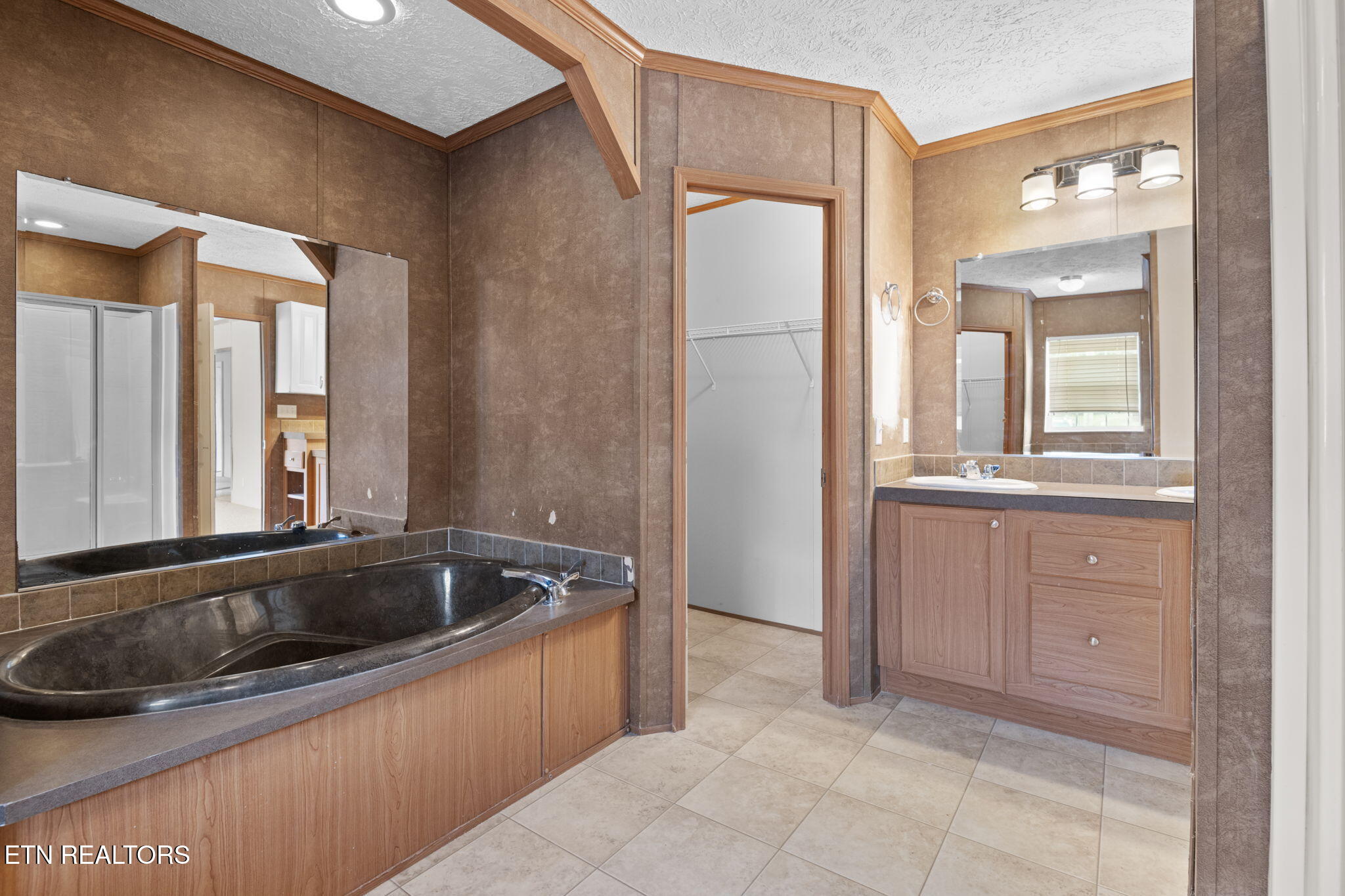 902 Oak Village Court Dandridge TN 37725