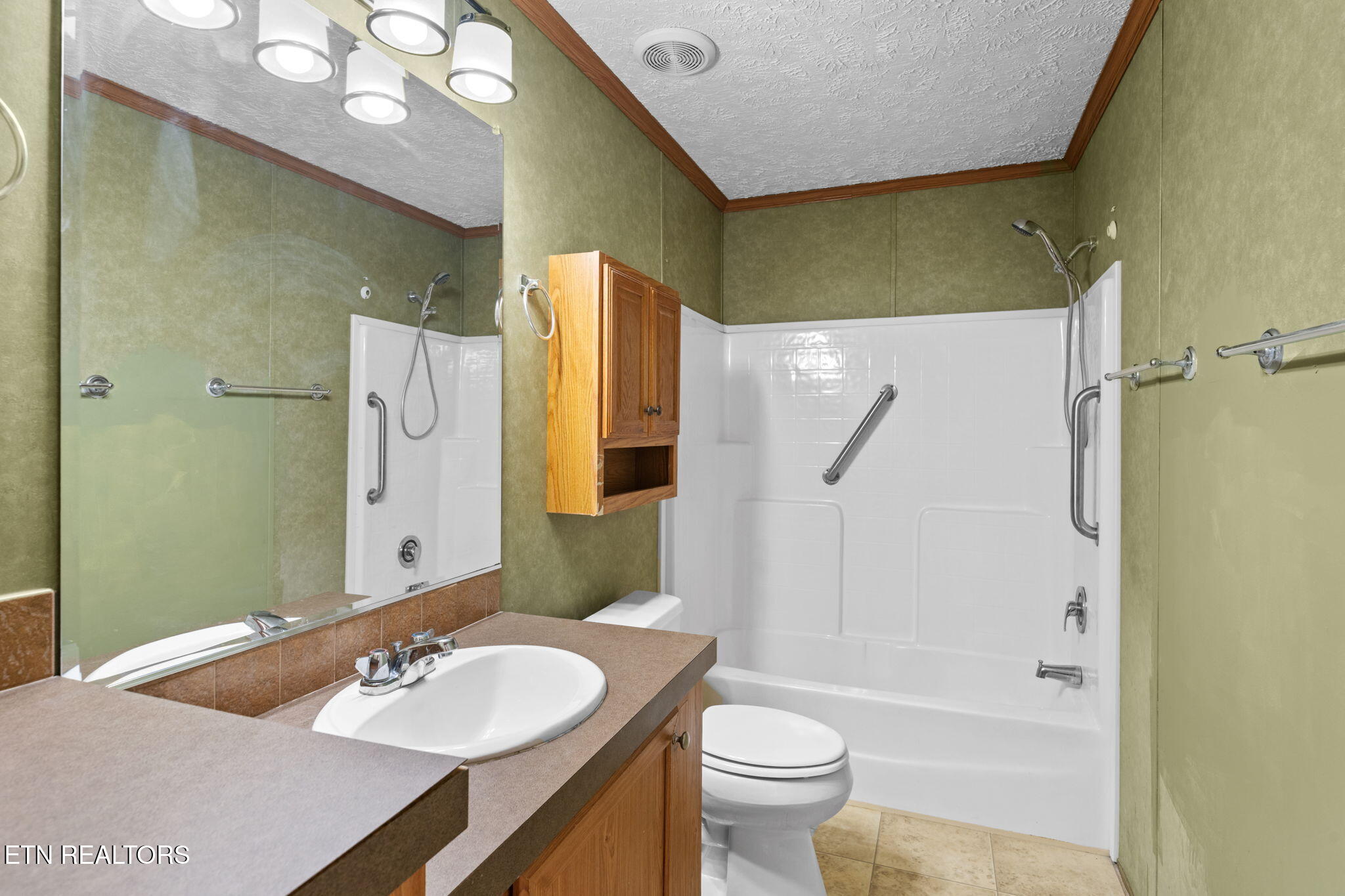 902 Oak Village Court Dandridge TN 37725