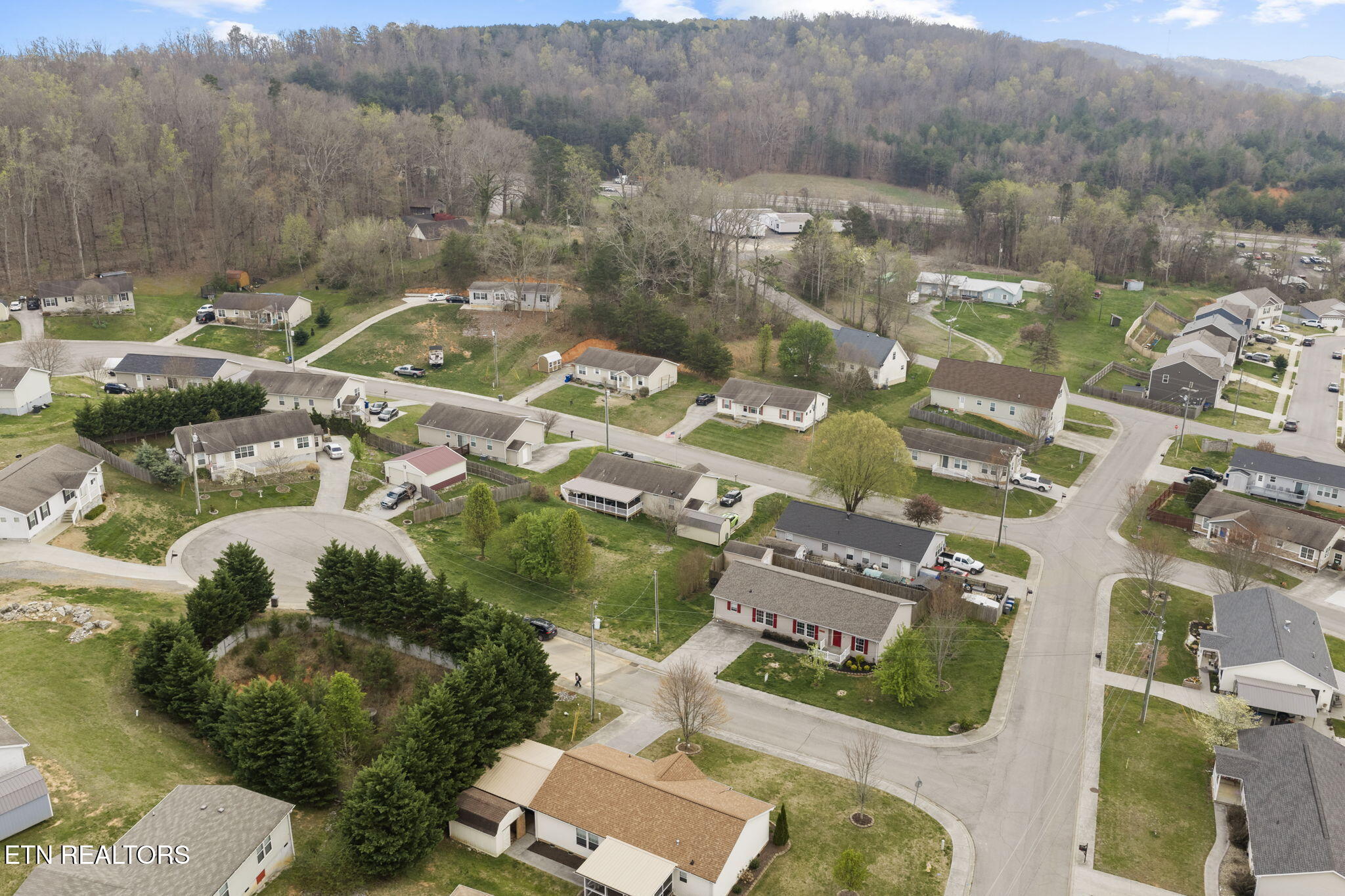 902 Oak Village Court Dandridge TN 37725