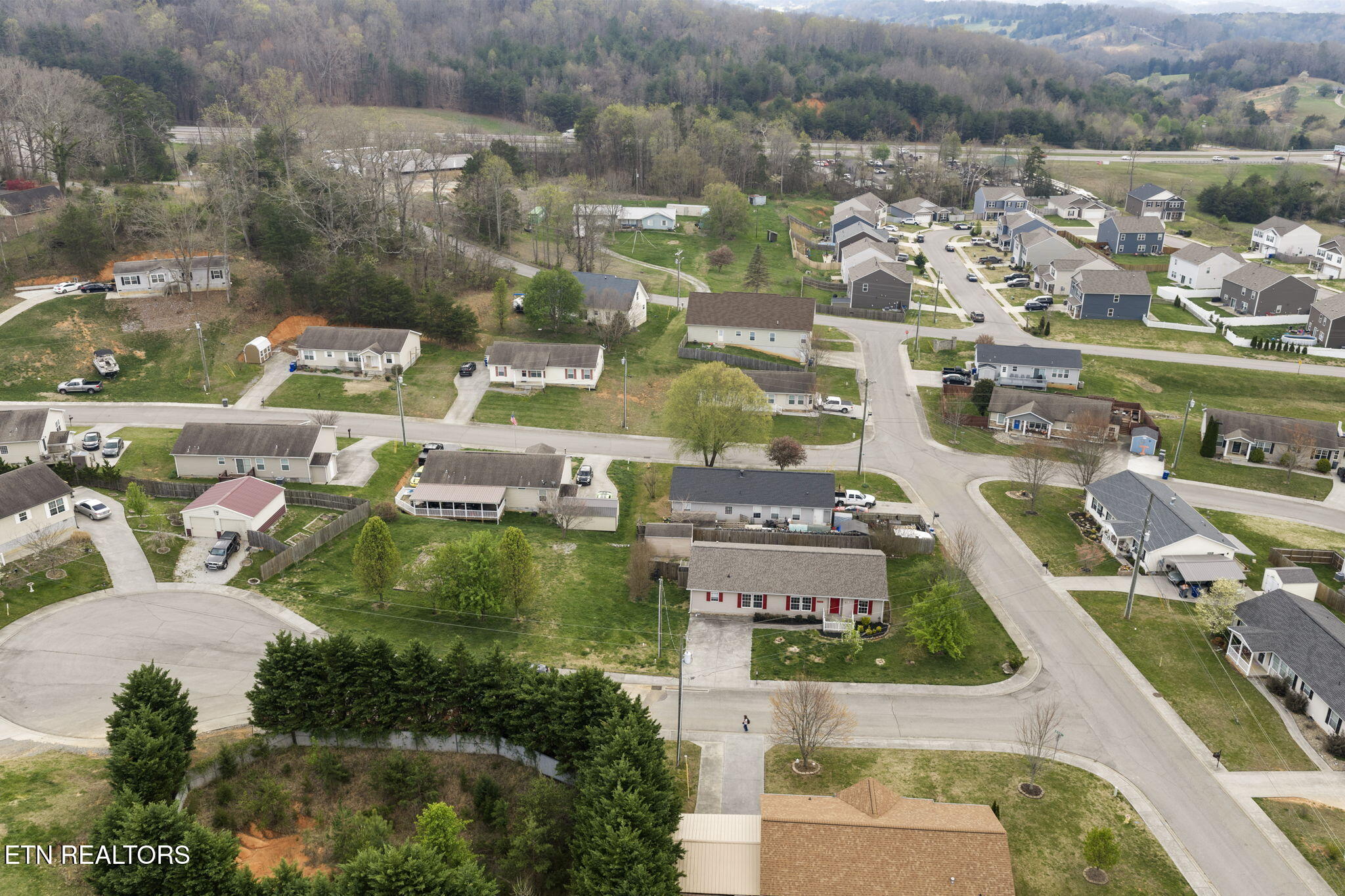 902 Oak Village Court Dandridge TN 37725