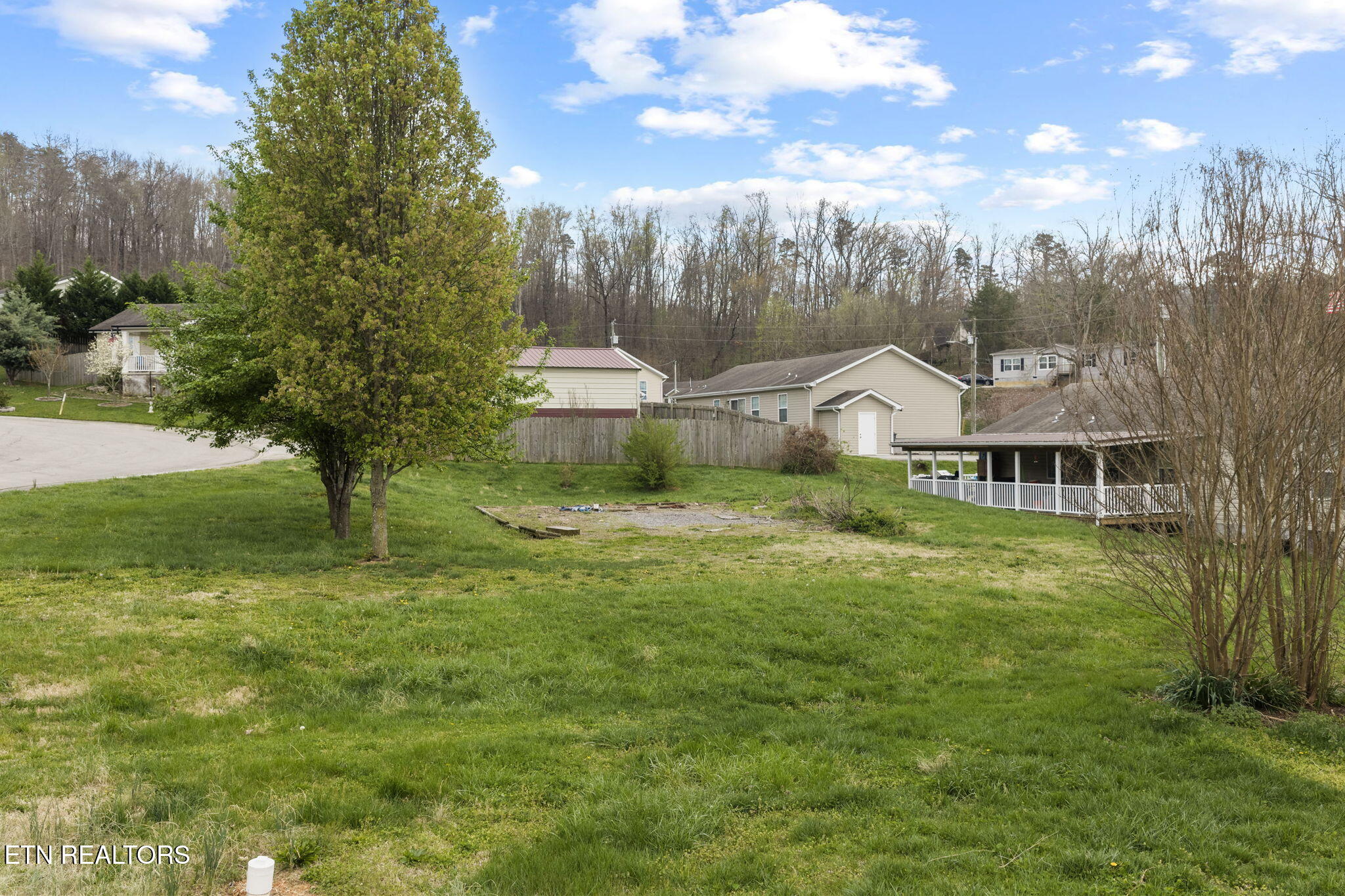 902 Oak Village Court Dandridge TN 37725