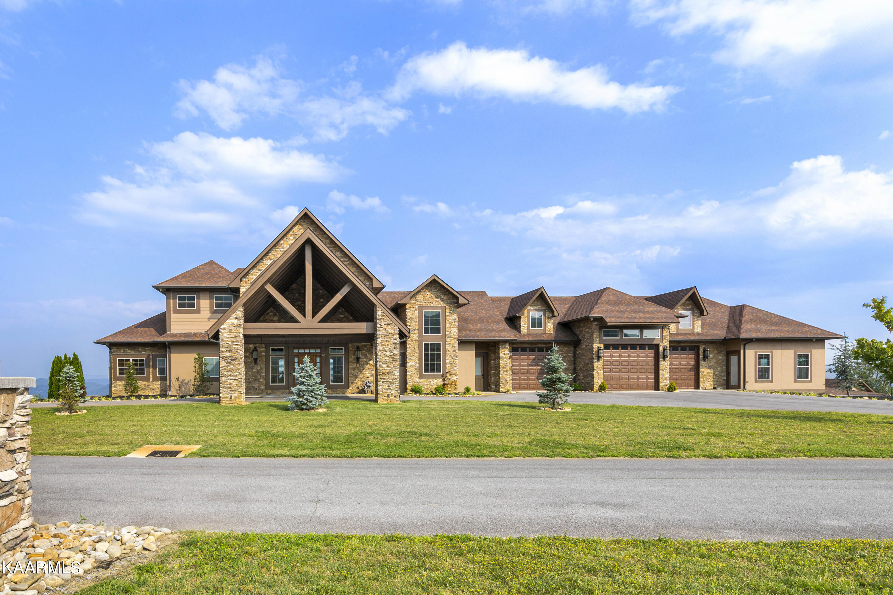 3035 Smoky Bluff Trail Sevierville TN 37862