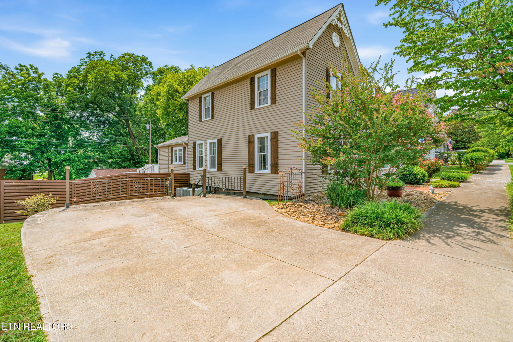 306 Kingston Street Lenoir City TN 37771