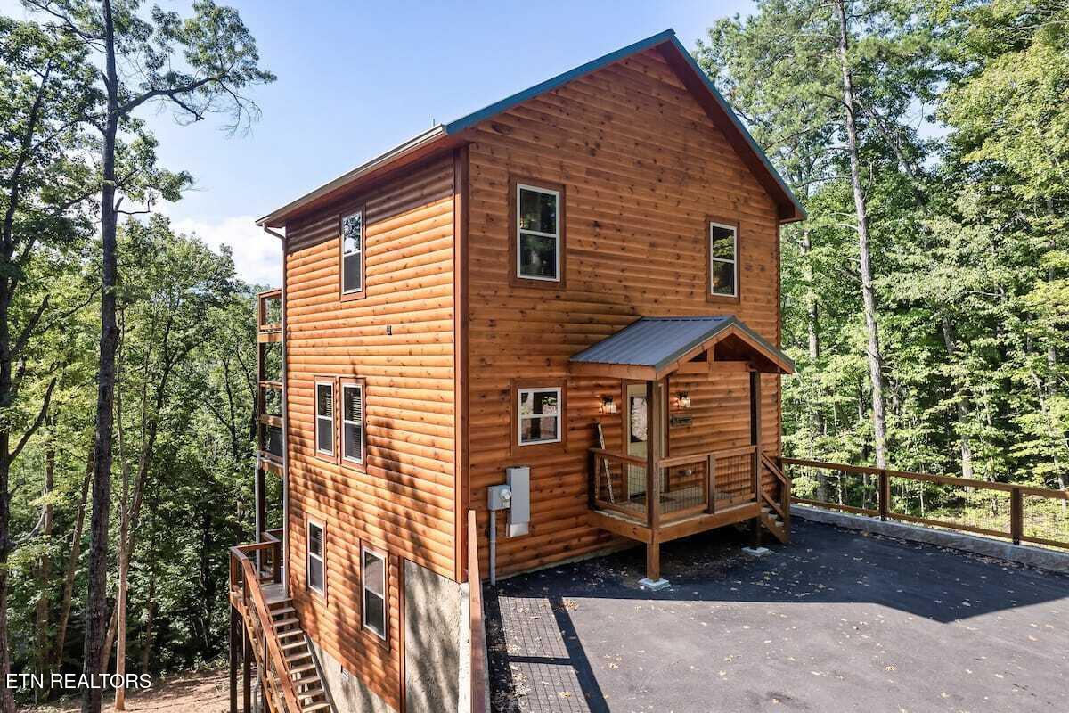1808 Spring Hill Drive Sevierville TN 37876
