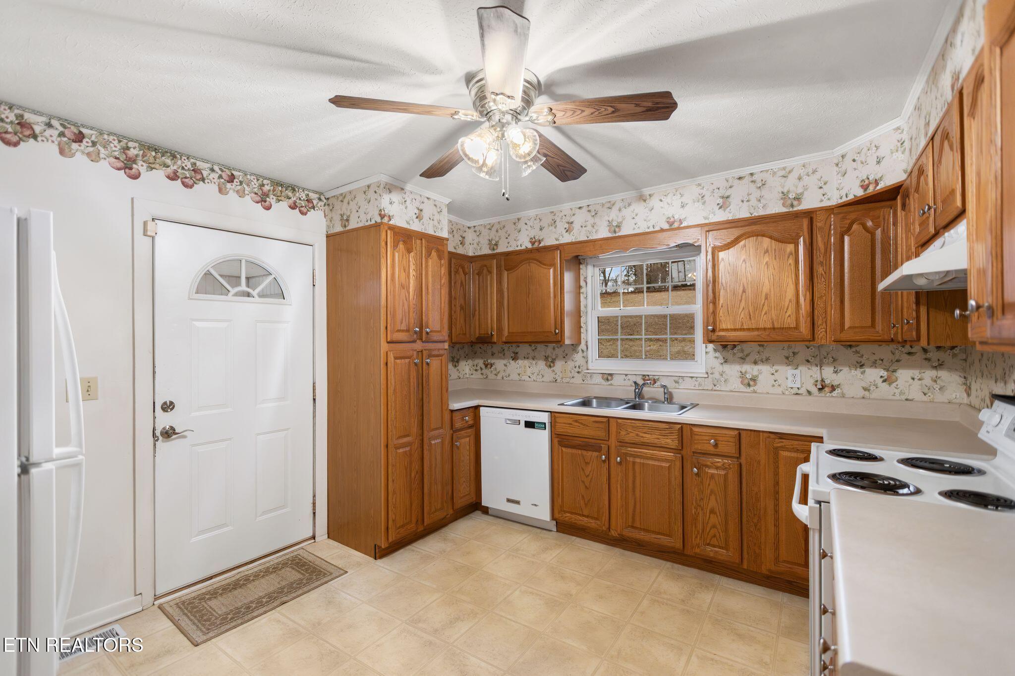 155 Chestnut Hill Road Harriman TN 37748