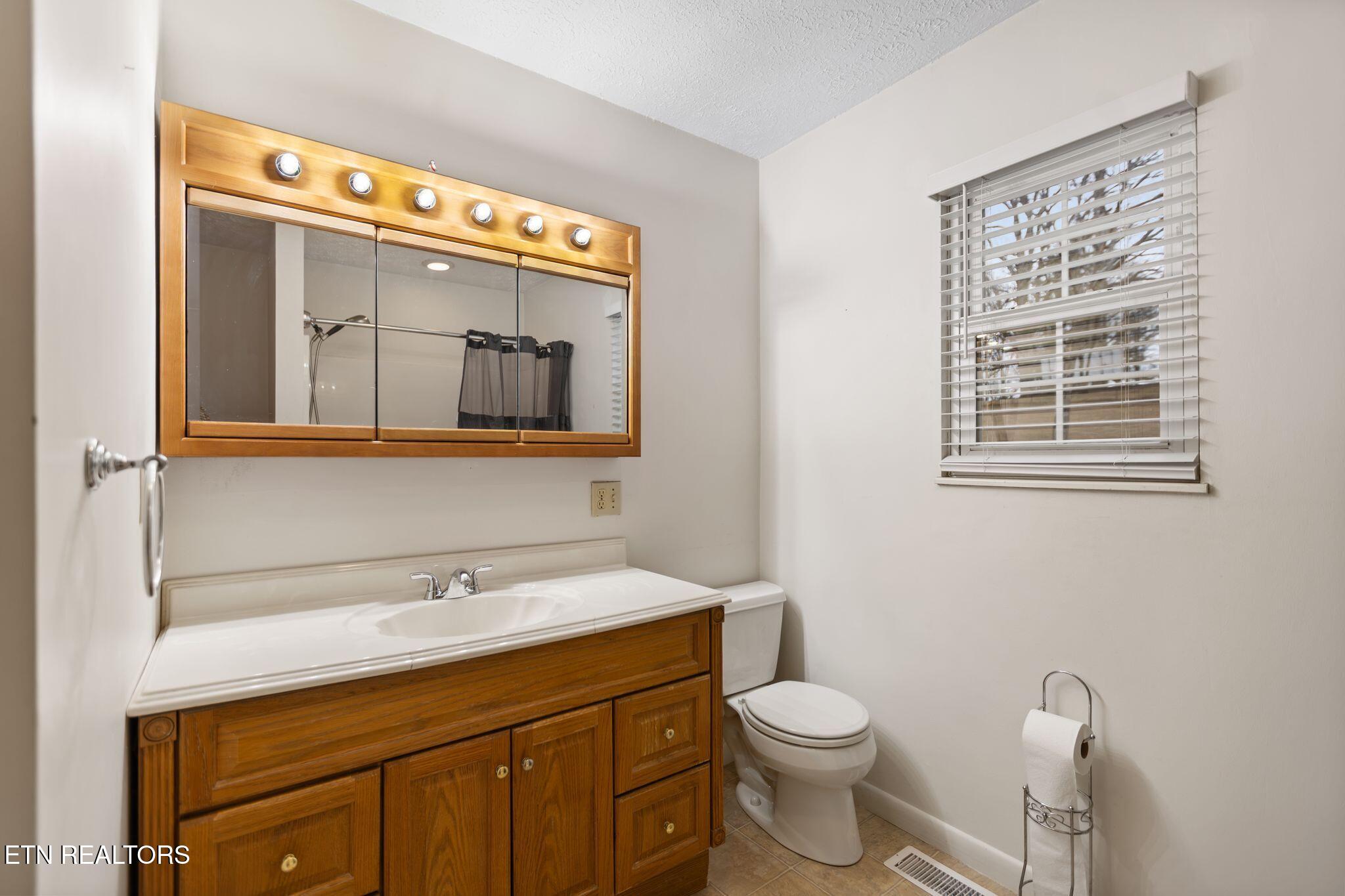 155 Chestnut Hill Road Harriman TN 37748