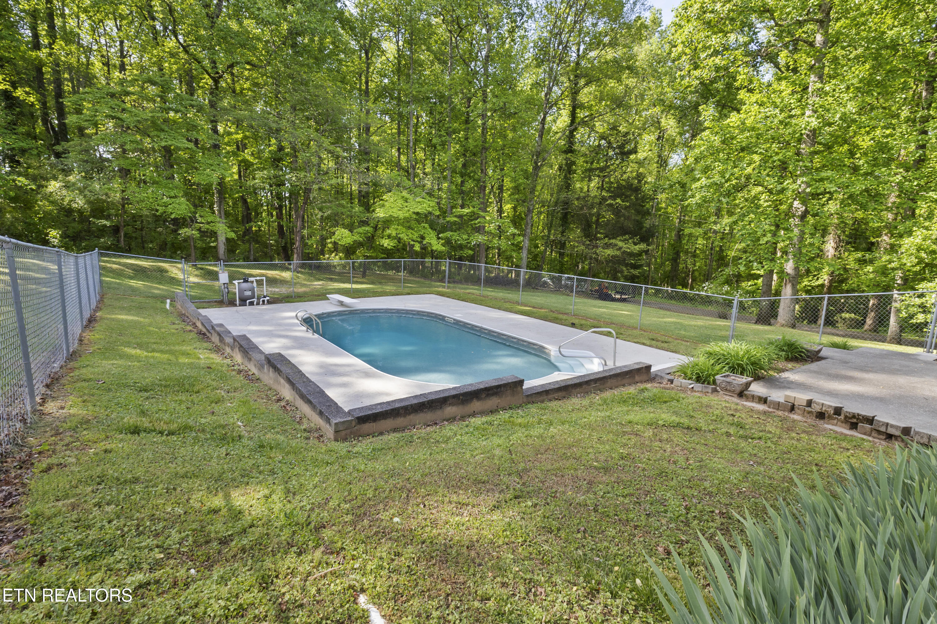 155 Chestnut Hill Road Harriman TN 37748